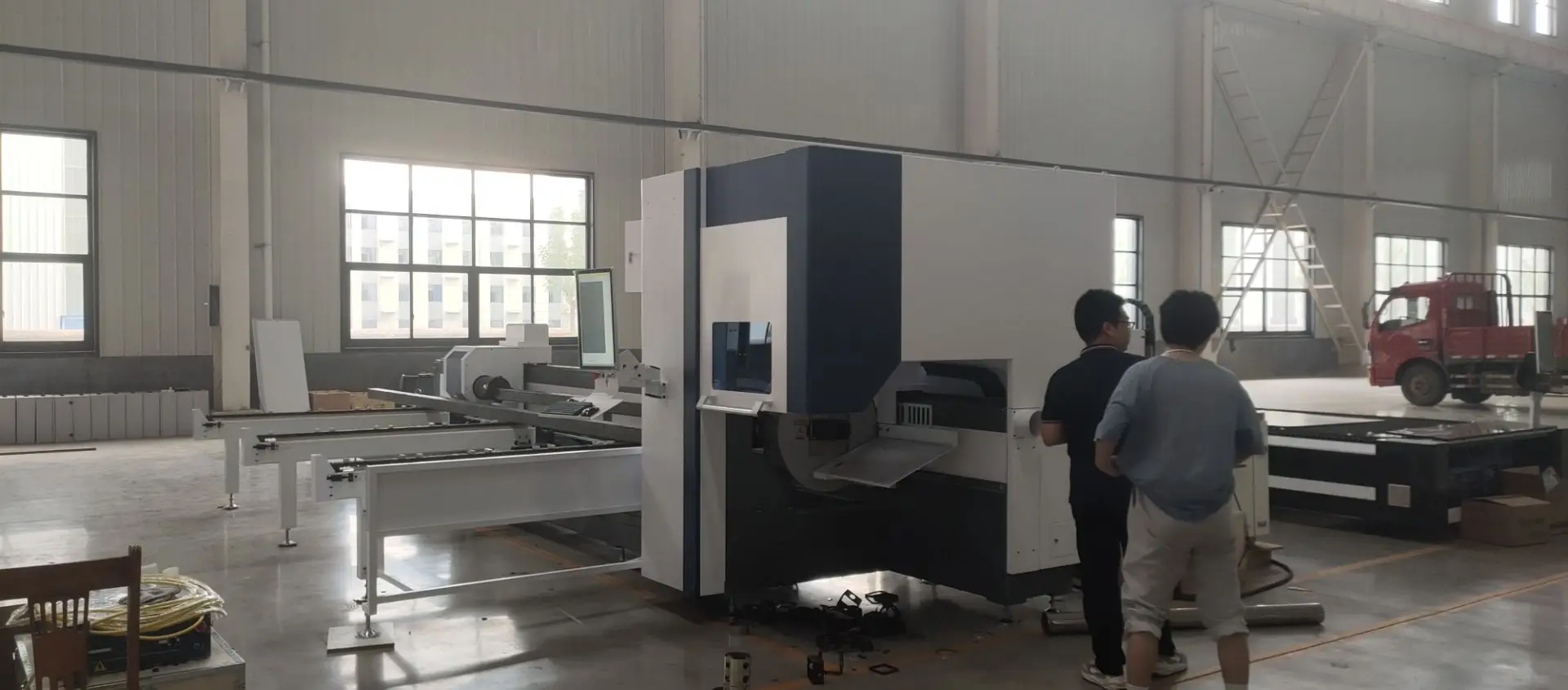 Metal Laser  Cutting Machine Ipg Fiber Laser Pipe Cutting Machine 1500w 3kw 2kw Tube Laser Metal Ms Ss Cs