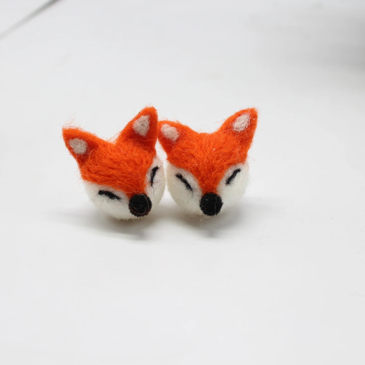 
Handmade Wool Felt Fox Pendant Brooch Pin Hair Circle Decor 