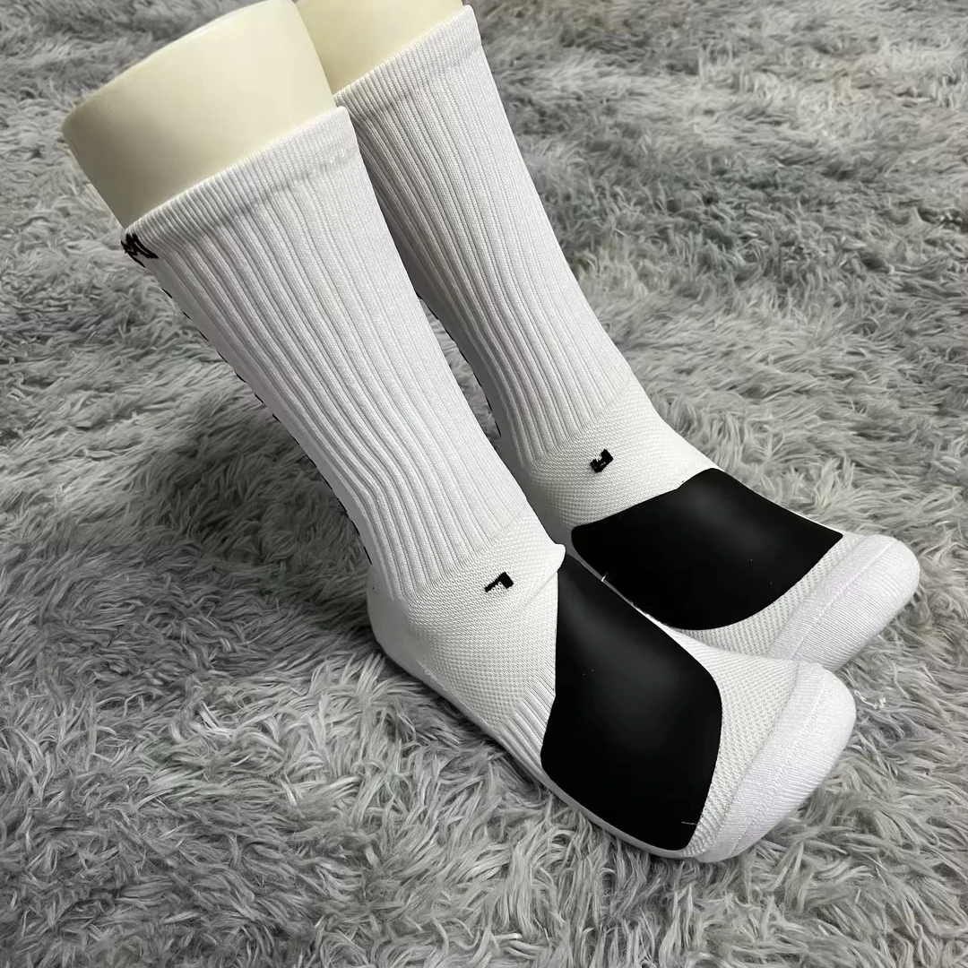 High Quality Custom Sports Socks with Embroidery Winter Sport Crew Logo Socks Free Quality Sample Available for Wholesale