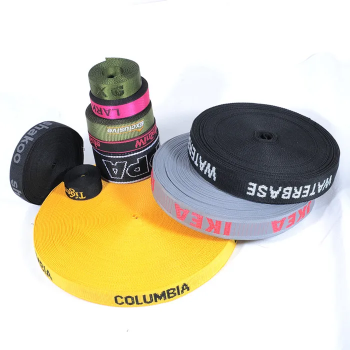 Ремешки для поводка и сумки с вышитым узором