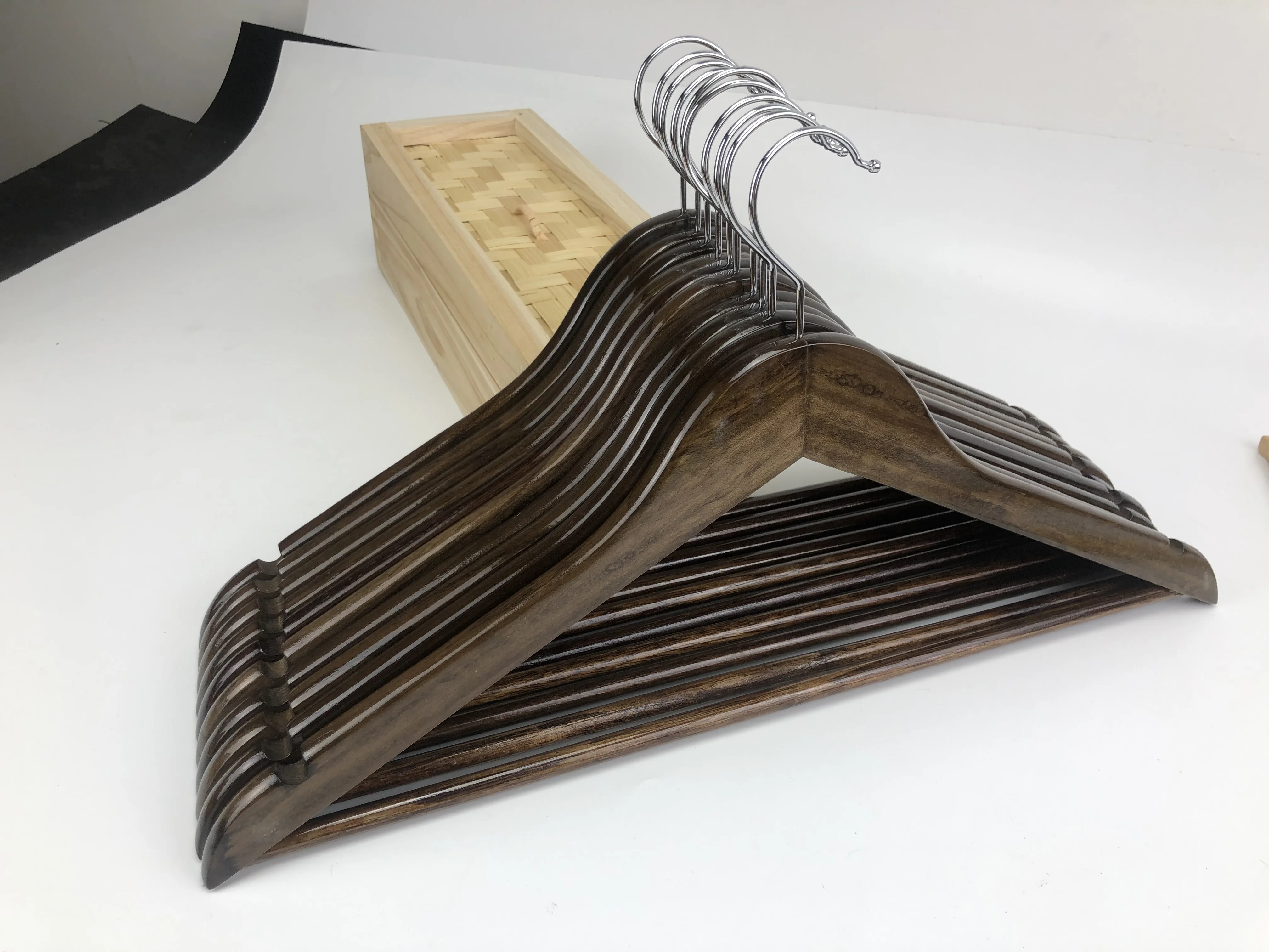 Kids Wooden Hangers Wholesale Custom Logo Sale Wood Anti-Slip Hangers Pants Suit Jacket Wooden Hangers