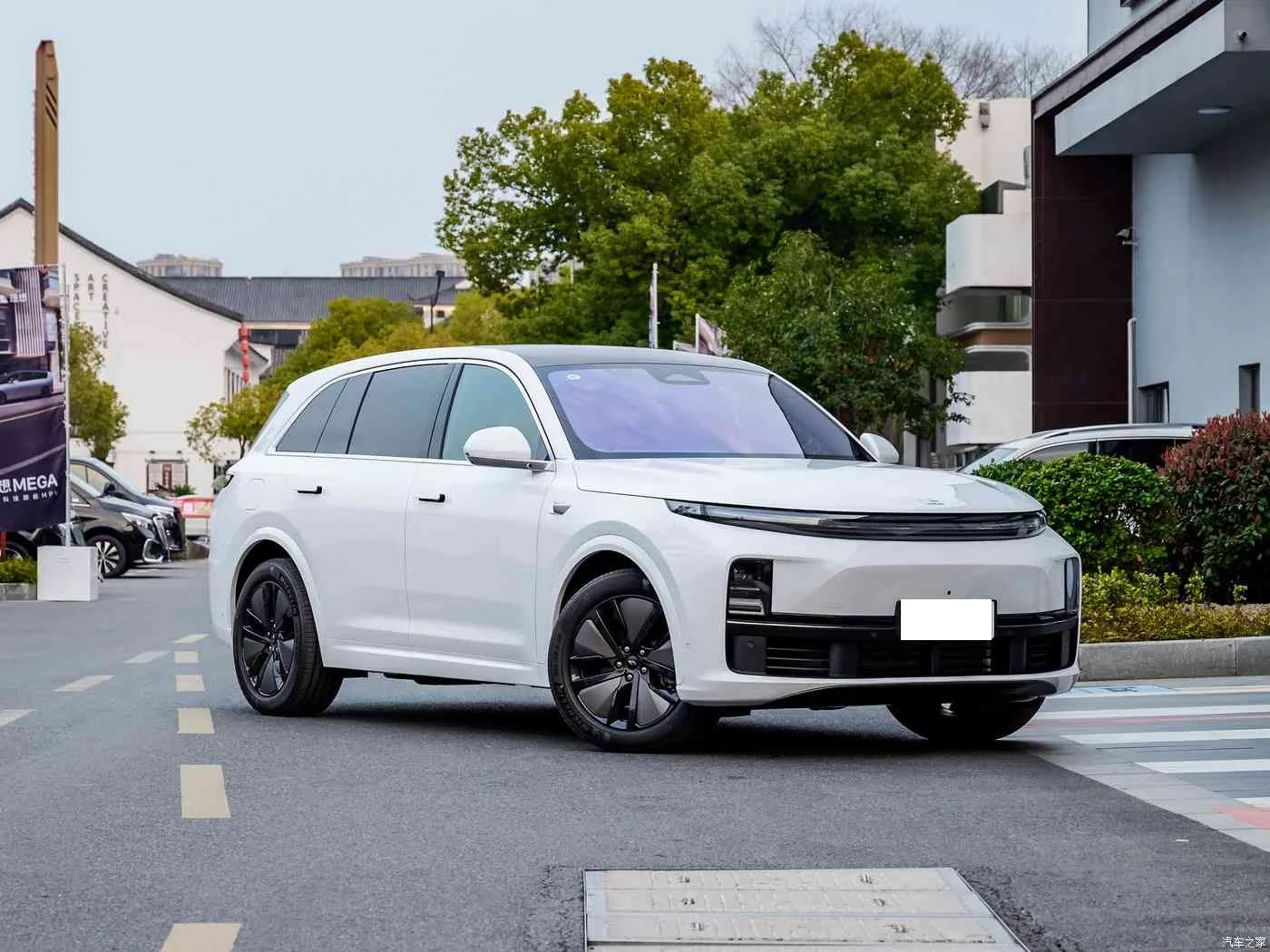 Lixiang L7 L8 L9 Max Hybrid Electric Vehicle High Level Range-Extended SUV 4x4 New Energy Car EV Motor Competitive Price