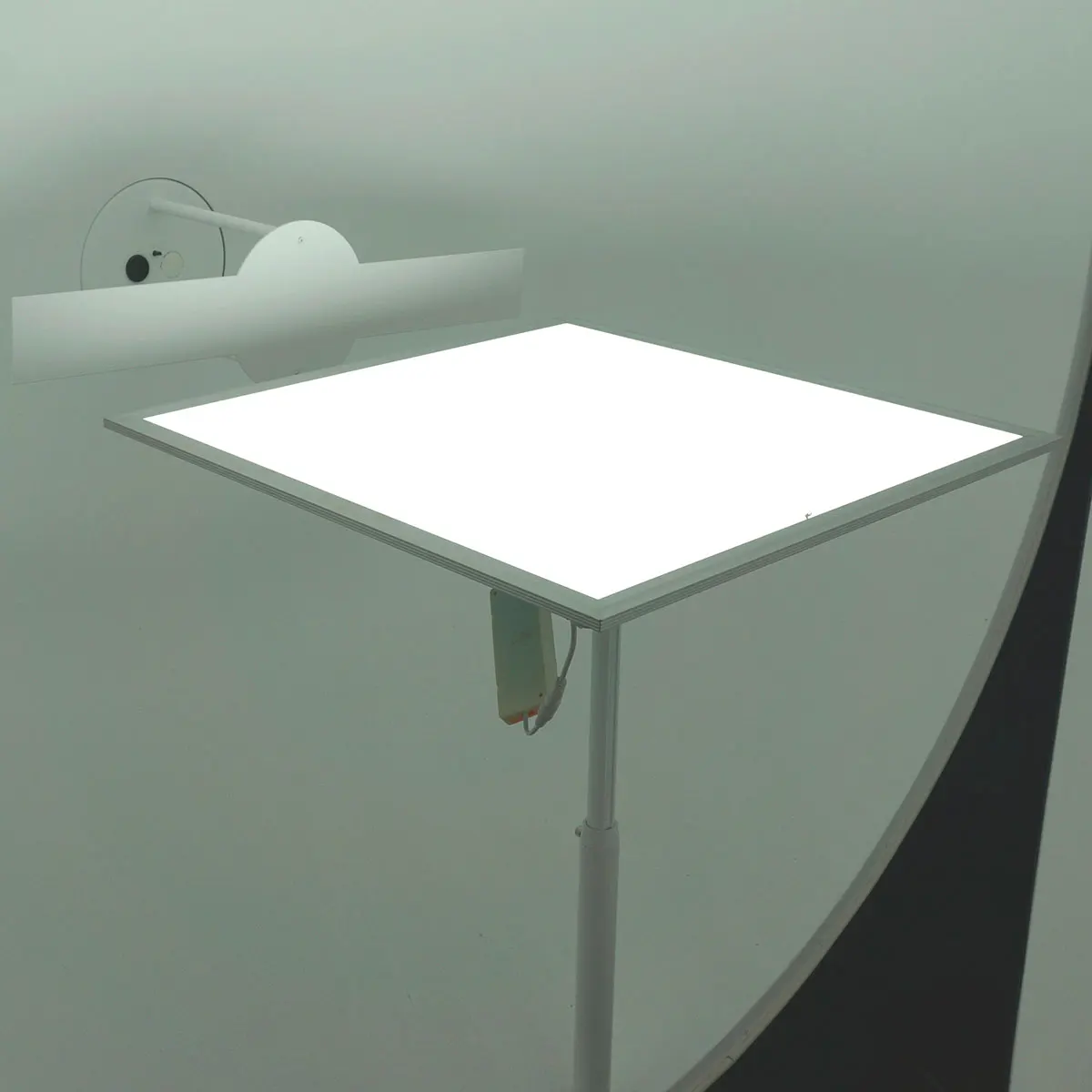 Интегрирующая сфера представляет собой спектрорадиометр CCD, интегрирующий сферическую компактную систему для тестирования светодиодной сферы