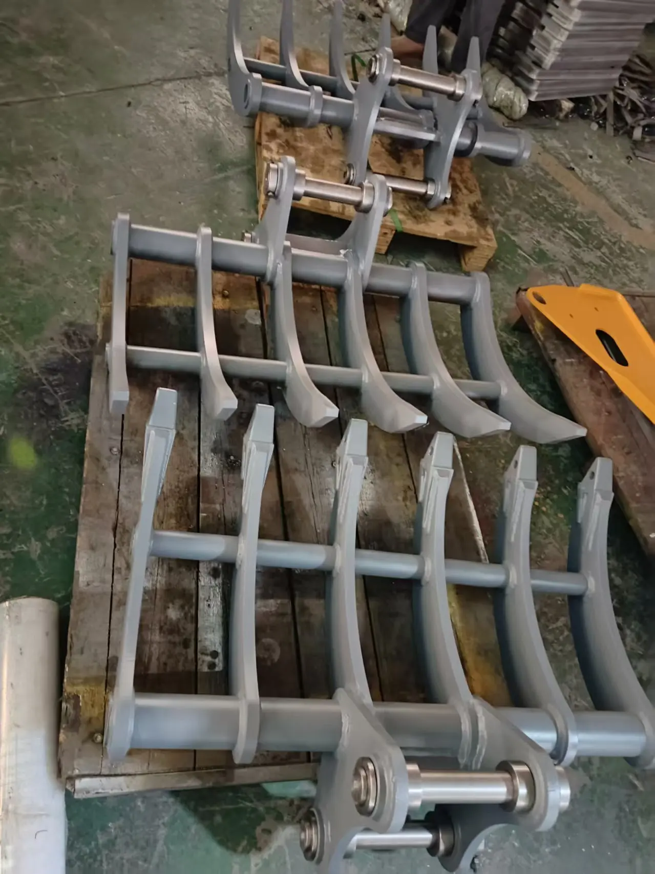 Efficient Hay Rake and Leaf Rake Attachment for Excavators Easy to Operate