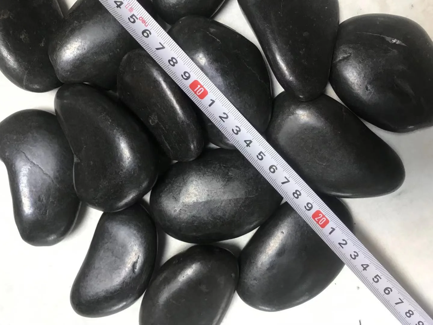Hot Sell Black Natural Polished River Rock Landscaping High Quality Natural Pebble Stone Black Beach River Pebble Rock