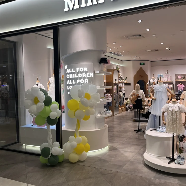 Luxury Wood Garment Shop Display Furniture Design Wholesale Factory Price Fashion Wooden Clothing Store Fixtures for Clothes