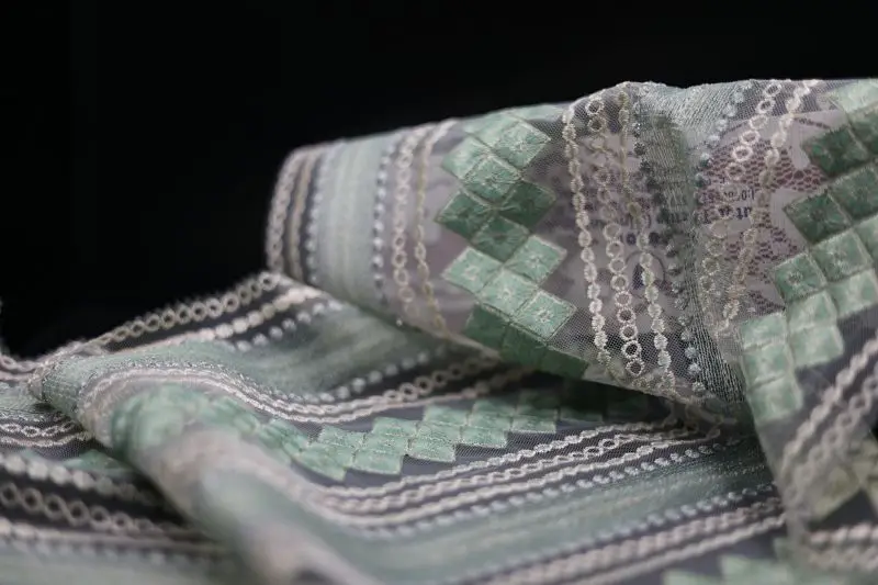 TUTON Elegant Multi Color Metallic Yarn Embroidery Fabric Mesh Bridal Lace Fabric For Dress