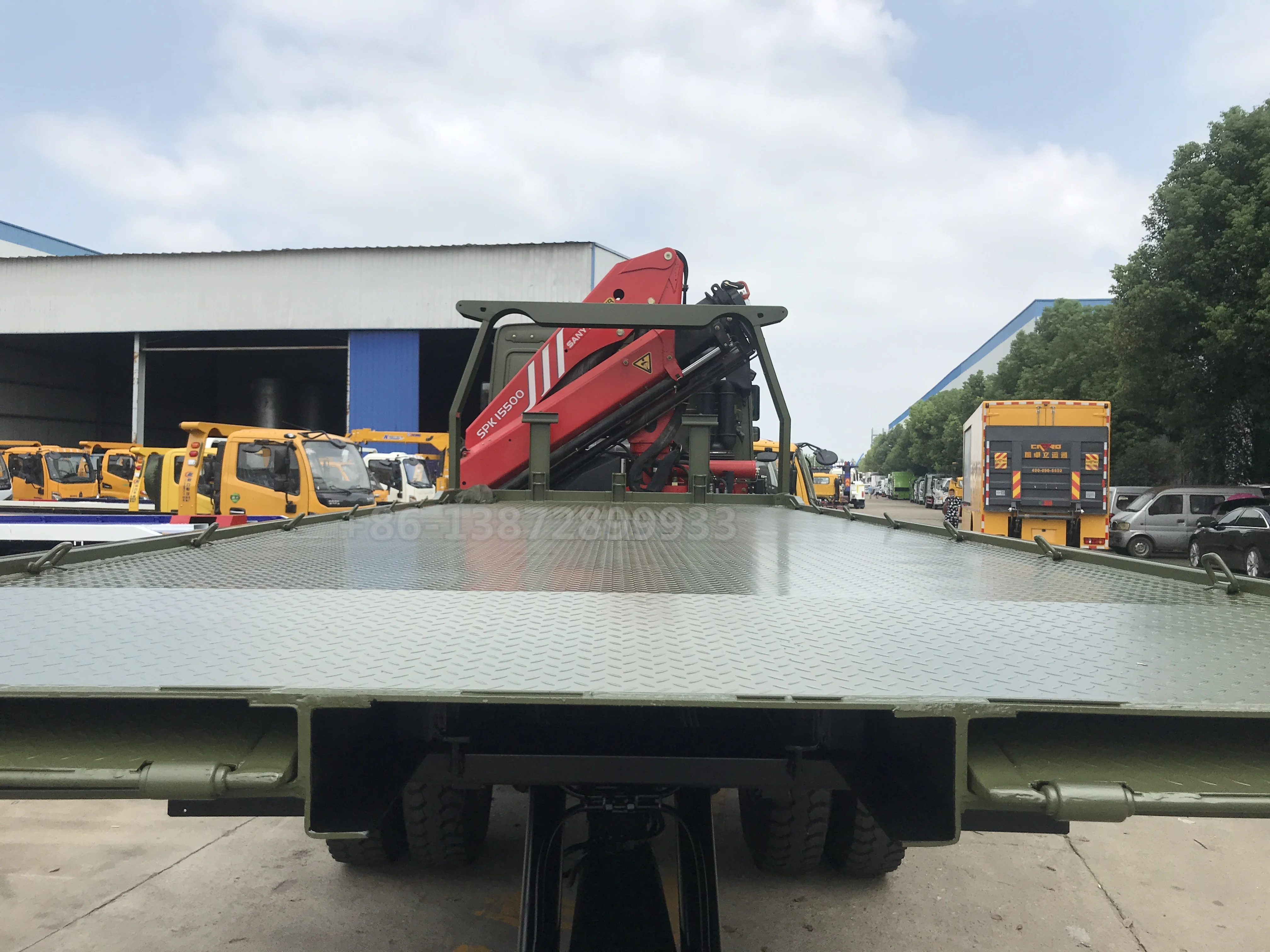 Sinotruk Howo 8-ton flatbed wrecker tow truck japan for sale with 7-ton Sany folding crane