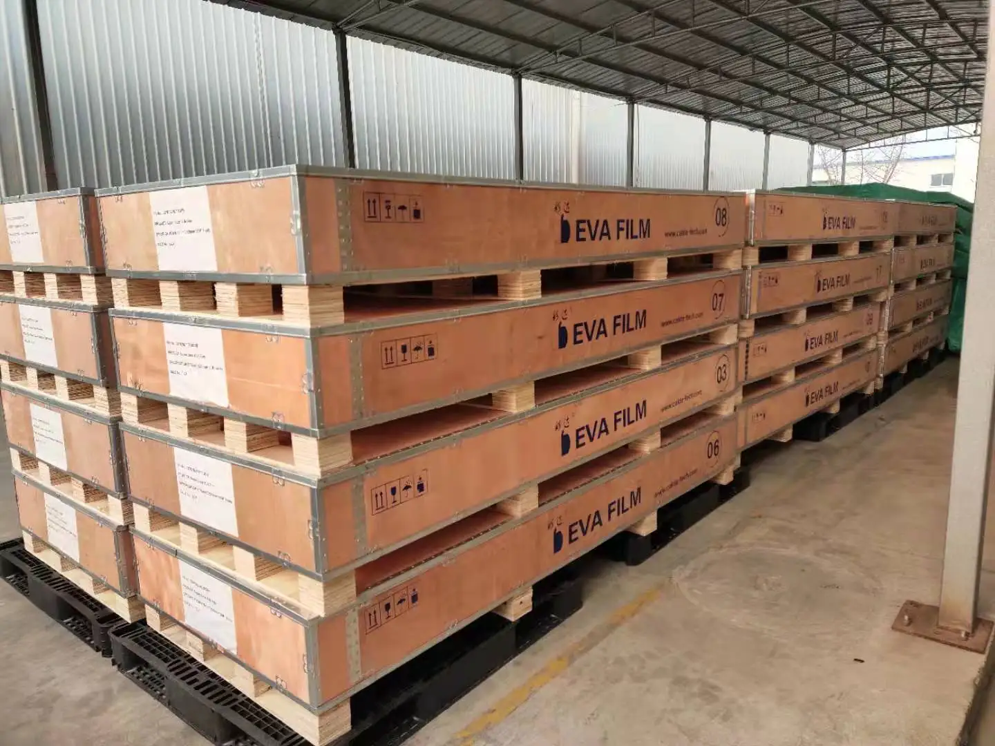 Высокопрозрачная пленка EVA для закаленного ламинированного стекла