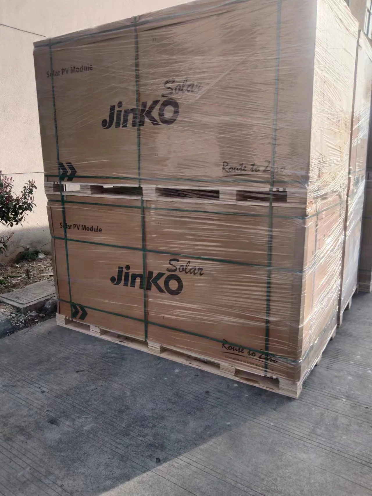 The Best Solar Panels 580w Jinko Solar Module N Type Solar Panel Price and off Grid Solar Inverter Solar Systems