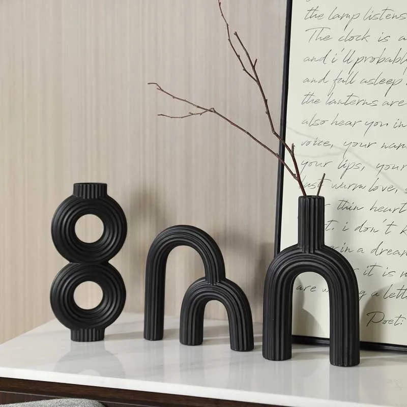 Wholesale Nordic style wedding centerpiece vase black and white donut shaped ceramic vase for home decoration