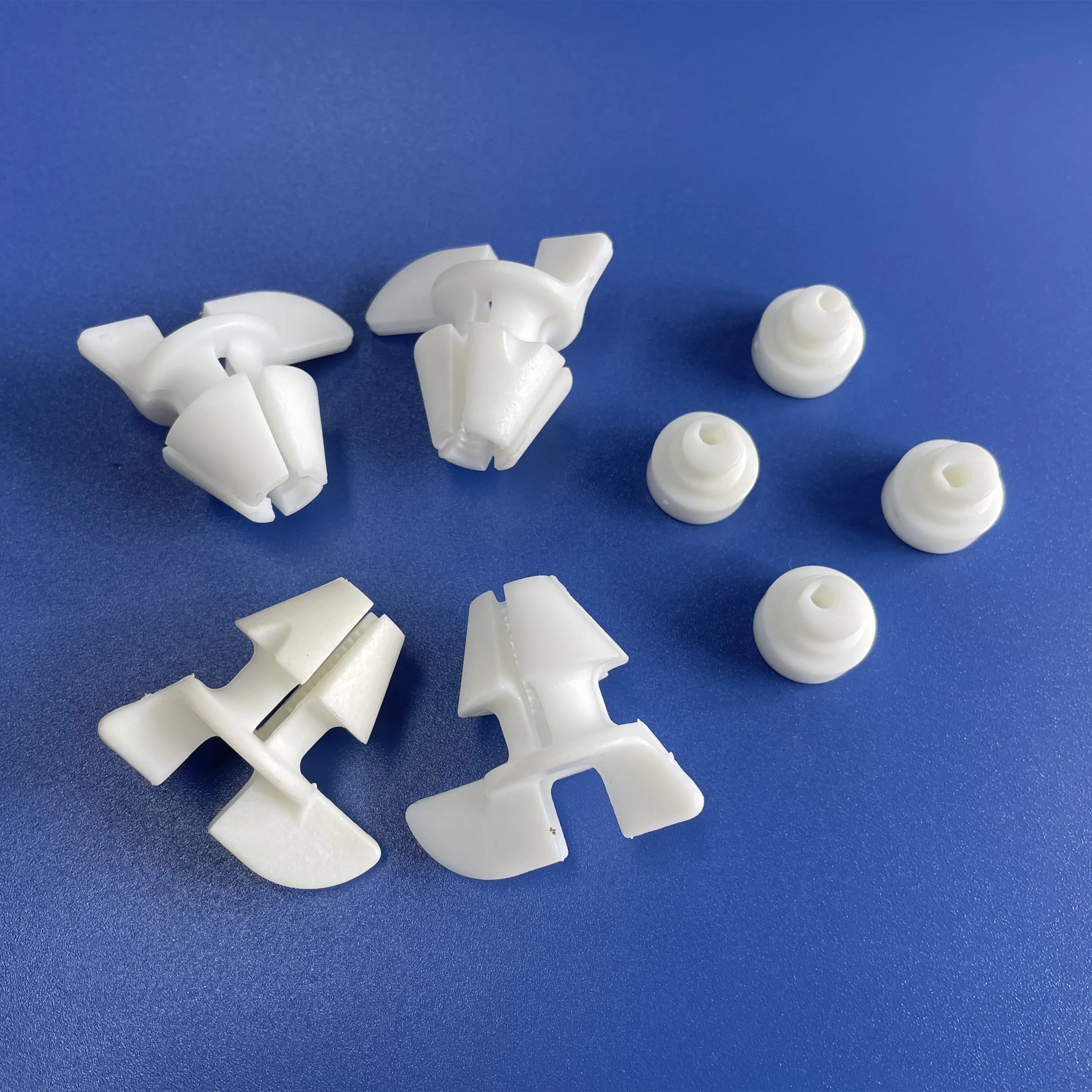 Дешевые прочные пластмассовые сырьевые материалы полиоксиметиленовые помпоны гранулы 10% 20%