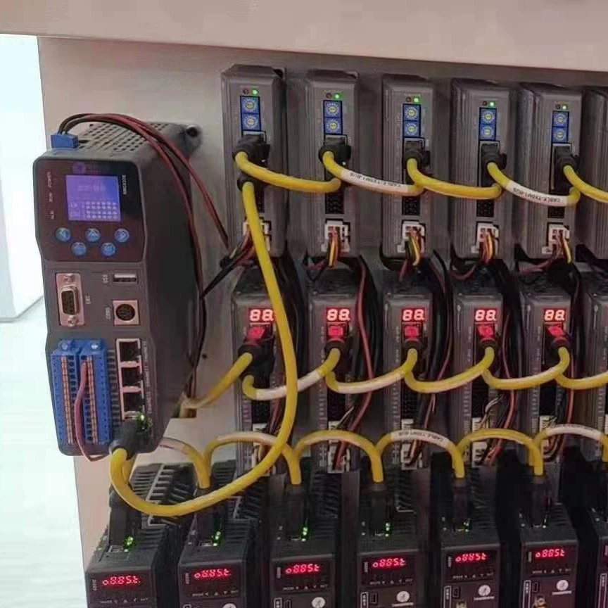 Automatic labeling machine side surfaces self adhesive labels round flat square bottle tuna cans essential oil perfume