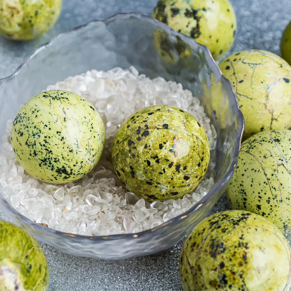 Wholesale Natural Hand Carved Healing Stones Green Ball Serpentine Crystal Spheres For Fengshui Decoration