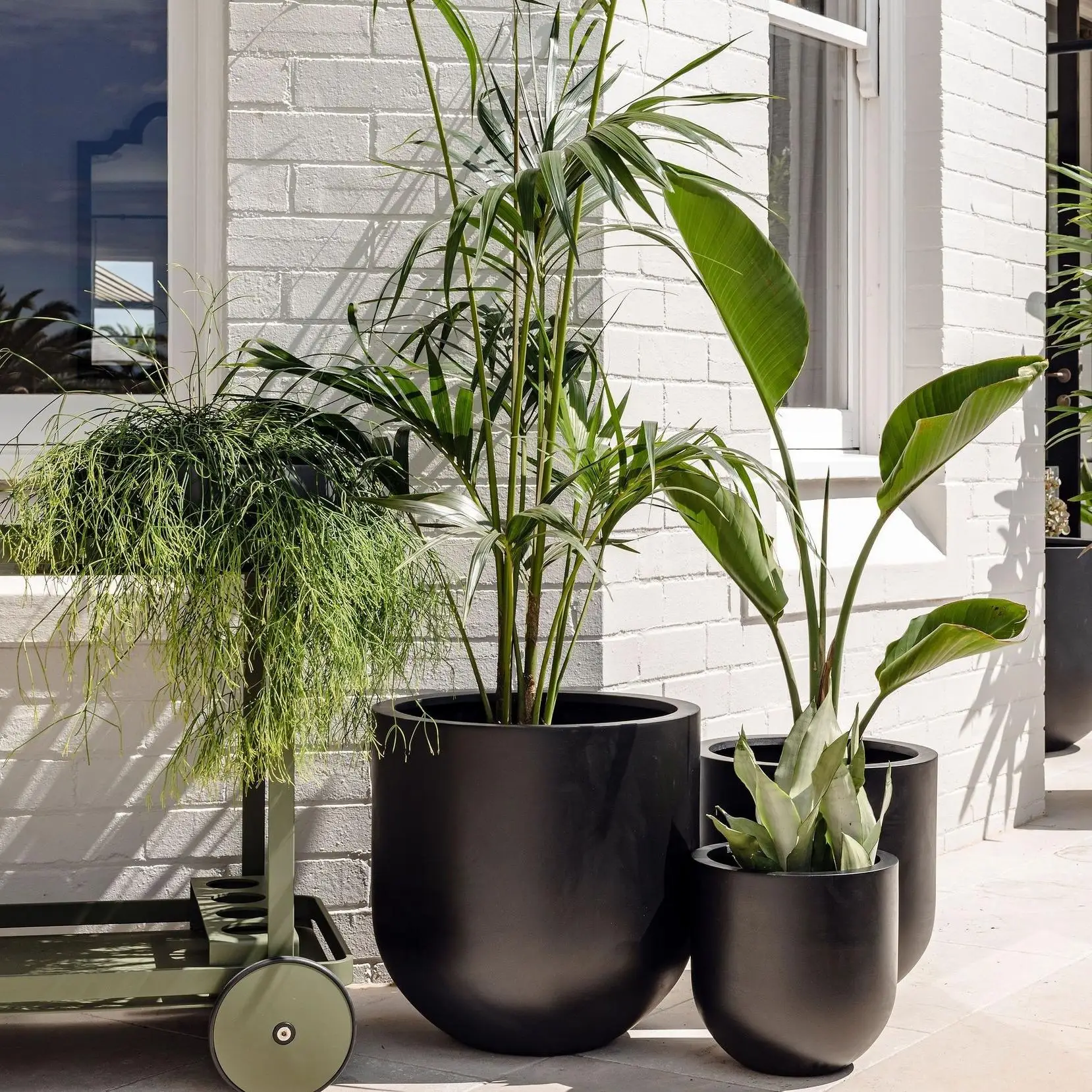 Hotel Round Fiberglass Mall Planter Pot Decor Shopping mall indoor Sphere Garden Flower Pot Vase For Patio