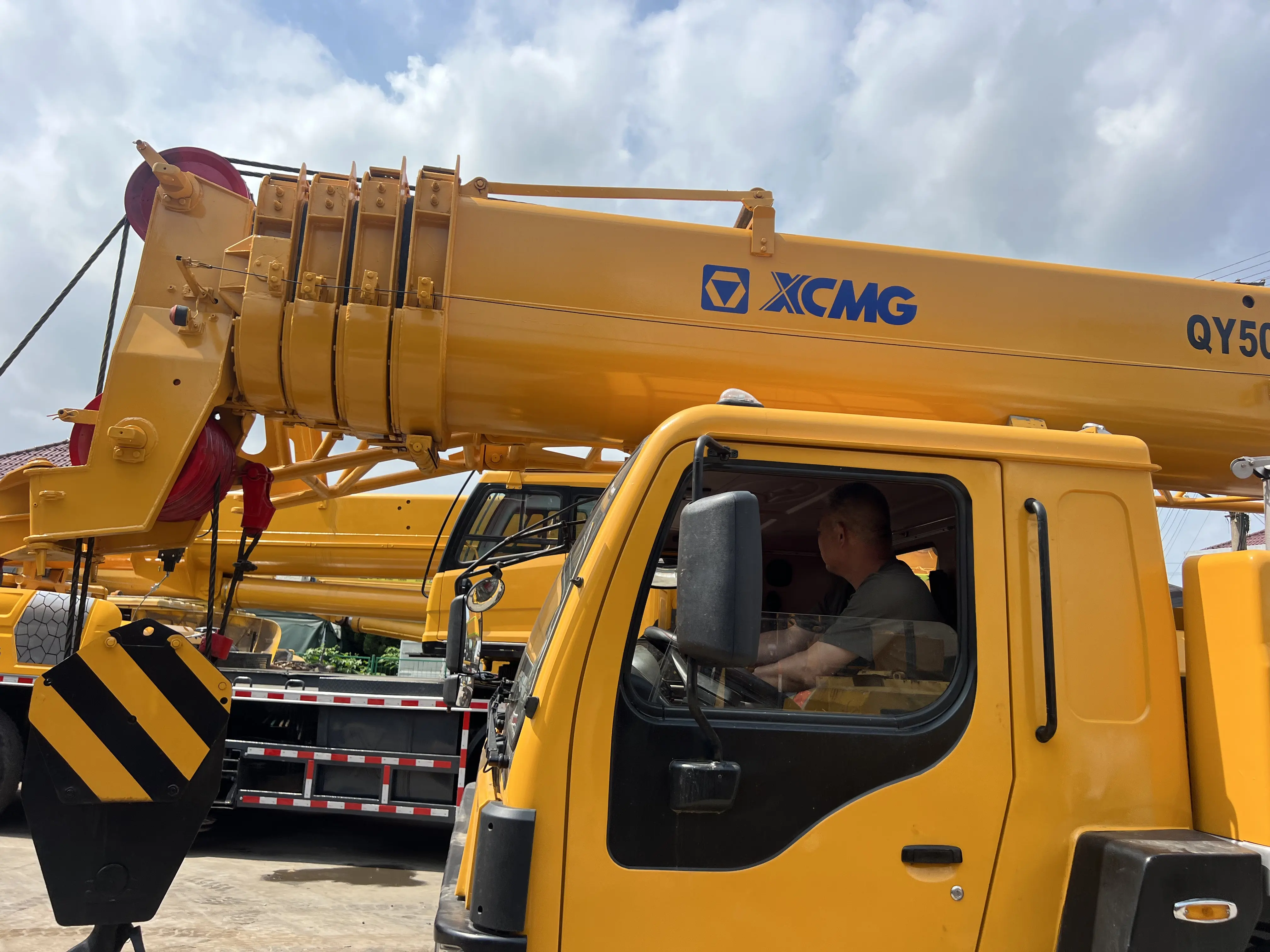 Shanghai source direct supply, QY50K 50 tons of used car cranes, peak performance, super low price, rush to buy the boom