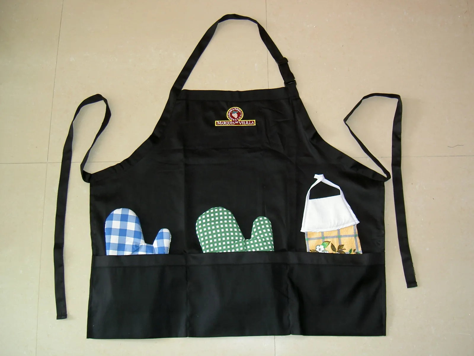 Cotton and Polyester Kitchen Bib Apron Waterproof Sleeveless Kids Model Uniform with Custom Embroidered Logo Wholesale Minded