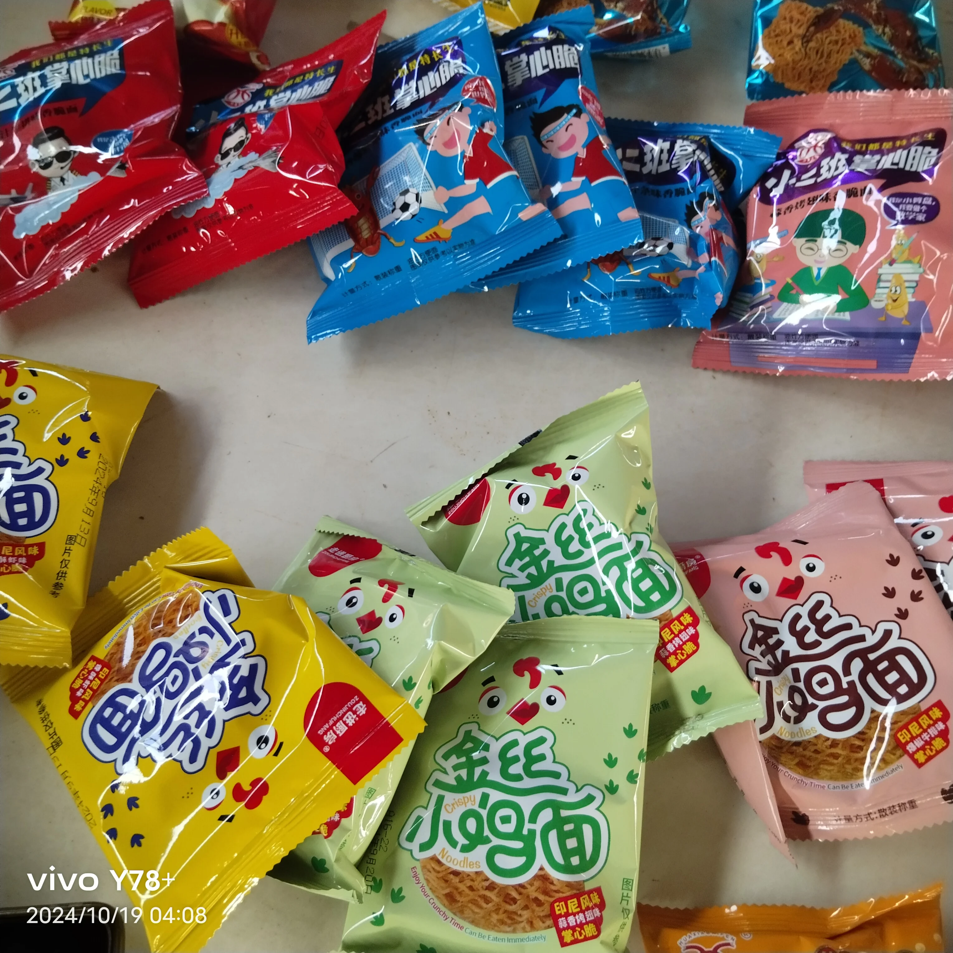 Hot selling upgraded version of ready to eat crispy noodles with multiple flavors in open bags
