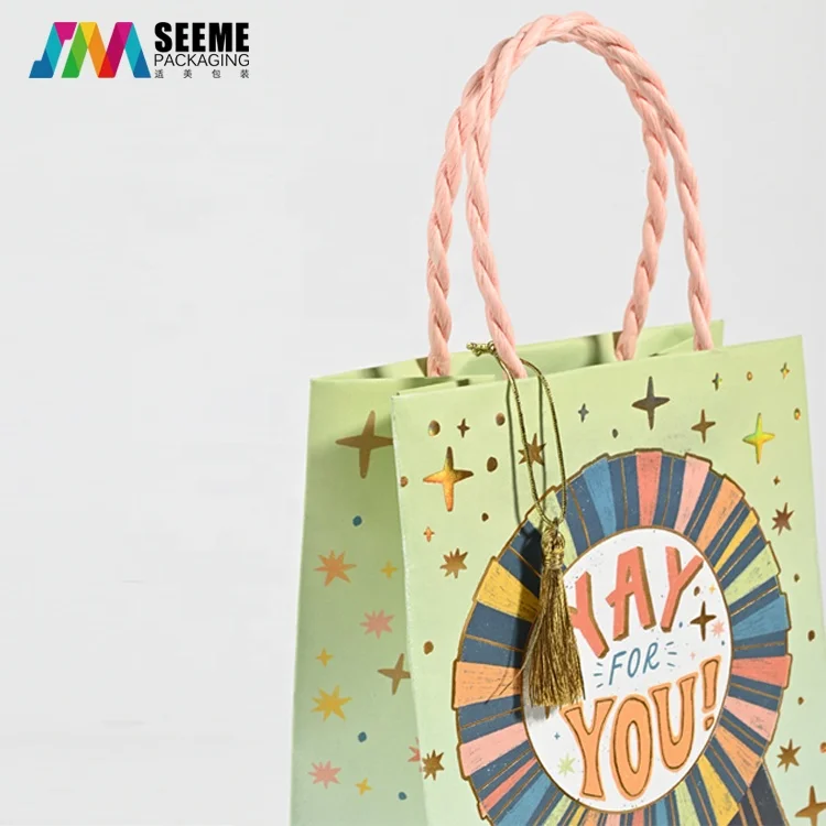 New design recycle kraft art coated paper Christmas gift bag for shopping