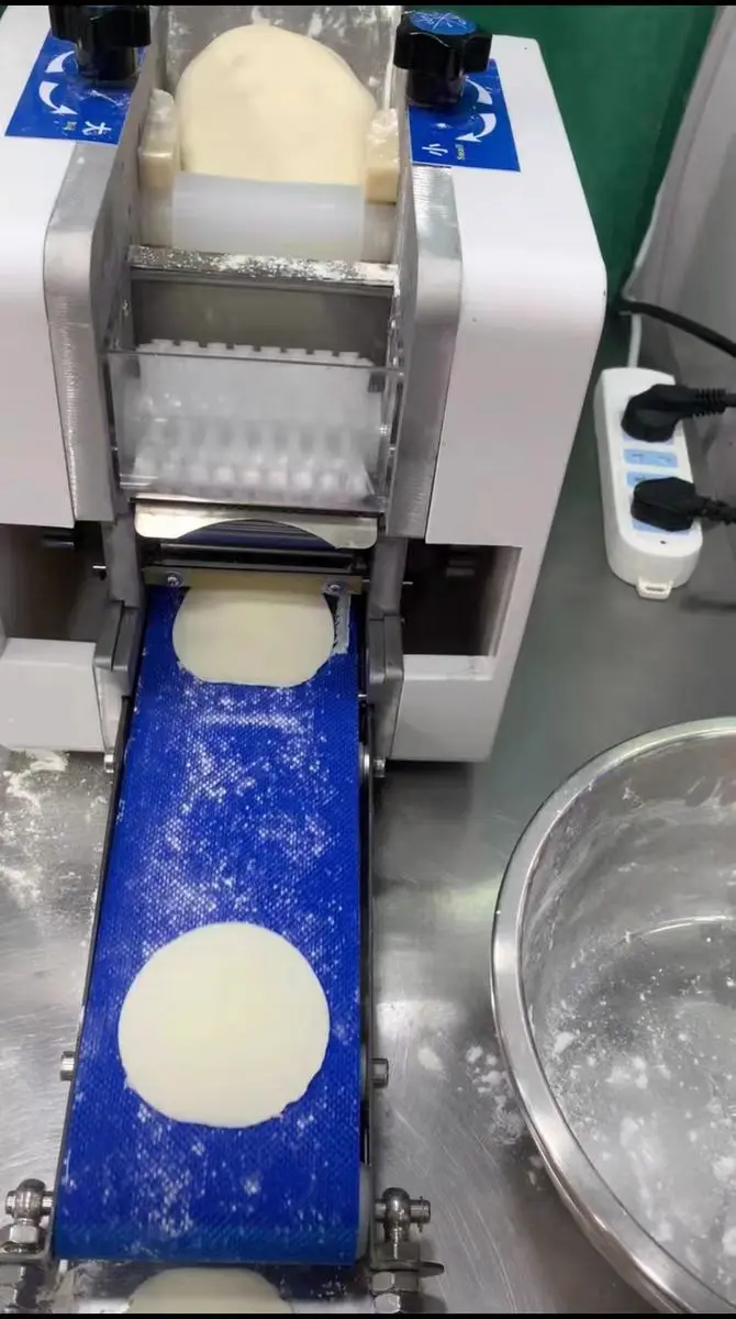 Fully automatic small dumpling skin manufacturing machine Dumpling production machine Noodle skin manufacturing machine