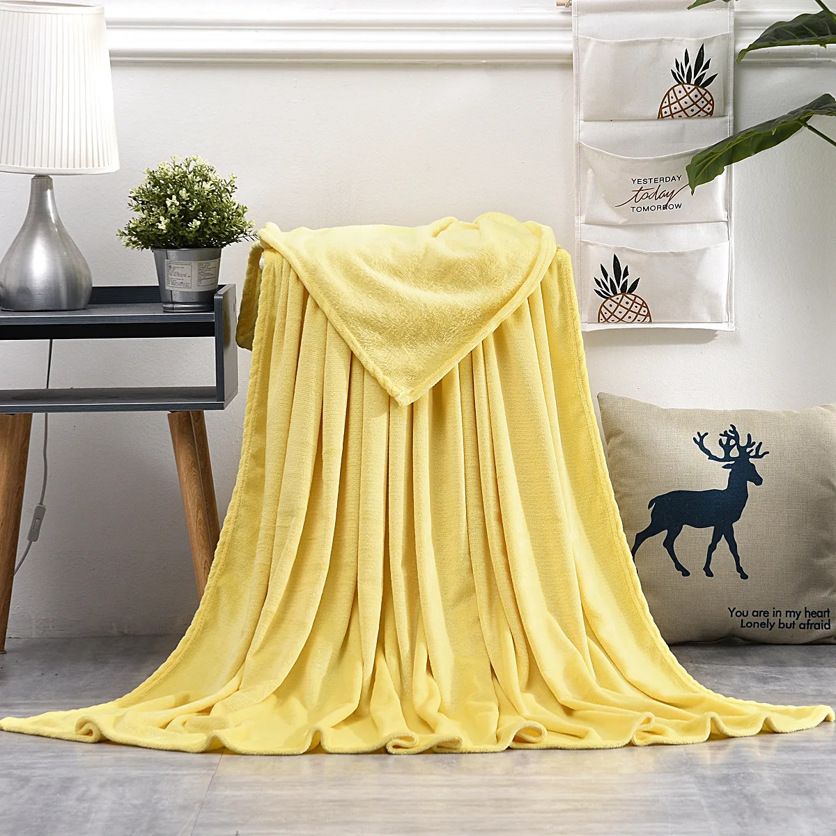 Hot High Quality Popular Color Warm Throw Blankets Super Soft Flannel Blanket for Spring