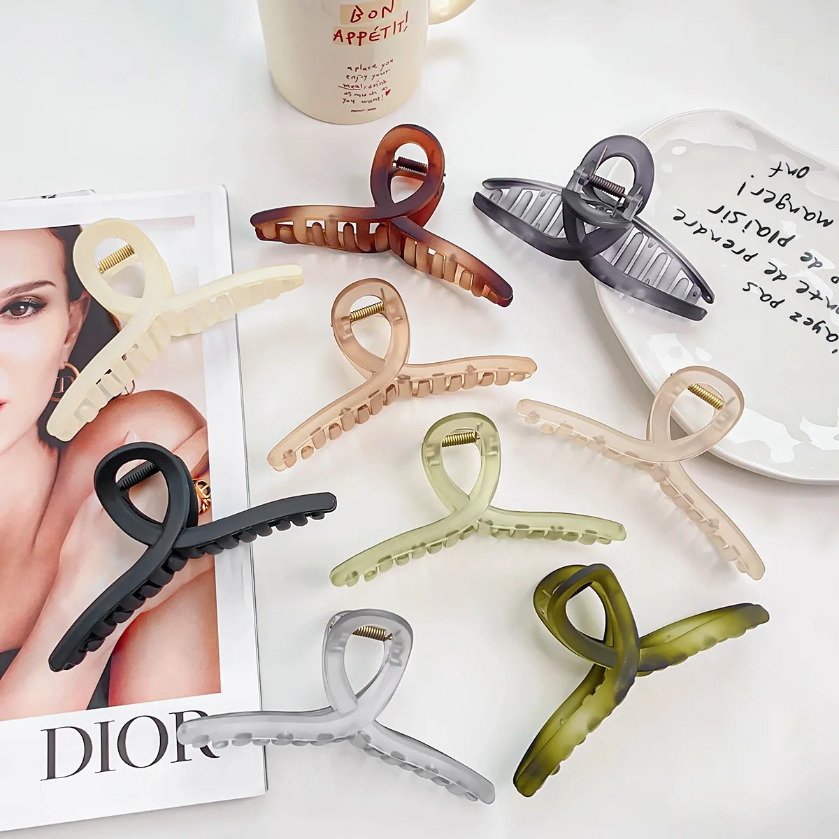 Custom Logo 13cm Pure Colors Matte Plastic Large Hair Clamps Trendy Wholesale Big Hair Claw Clip For Women Large Claw Clip