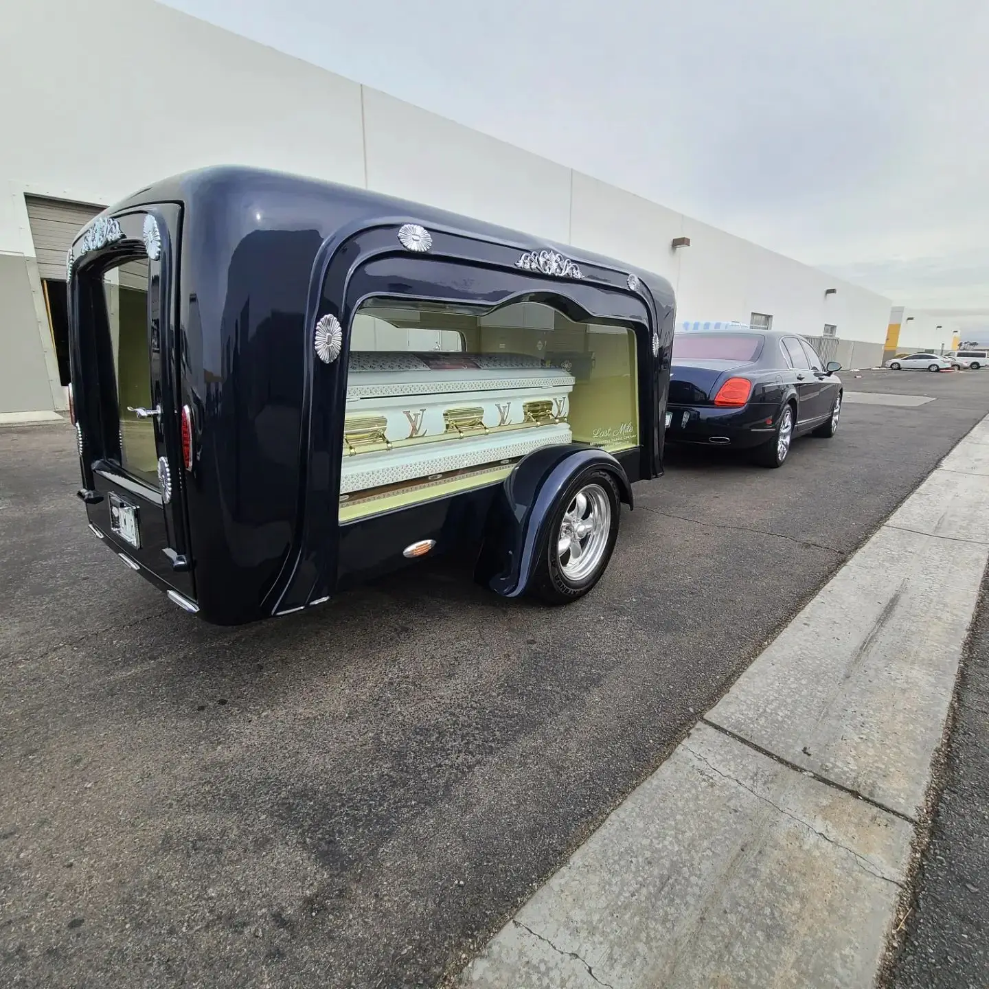 Towable funeral hearse towable Coffin cart hot selling Funeral hearse car model Hearses cars for sale
