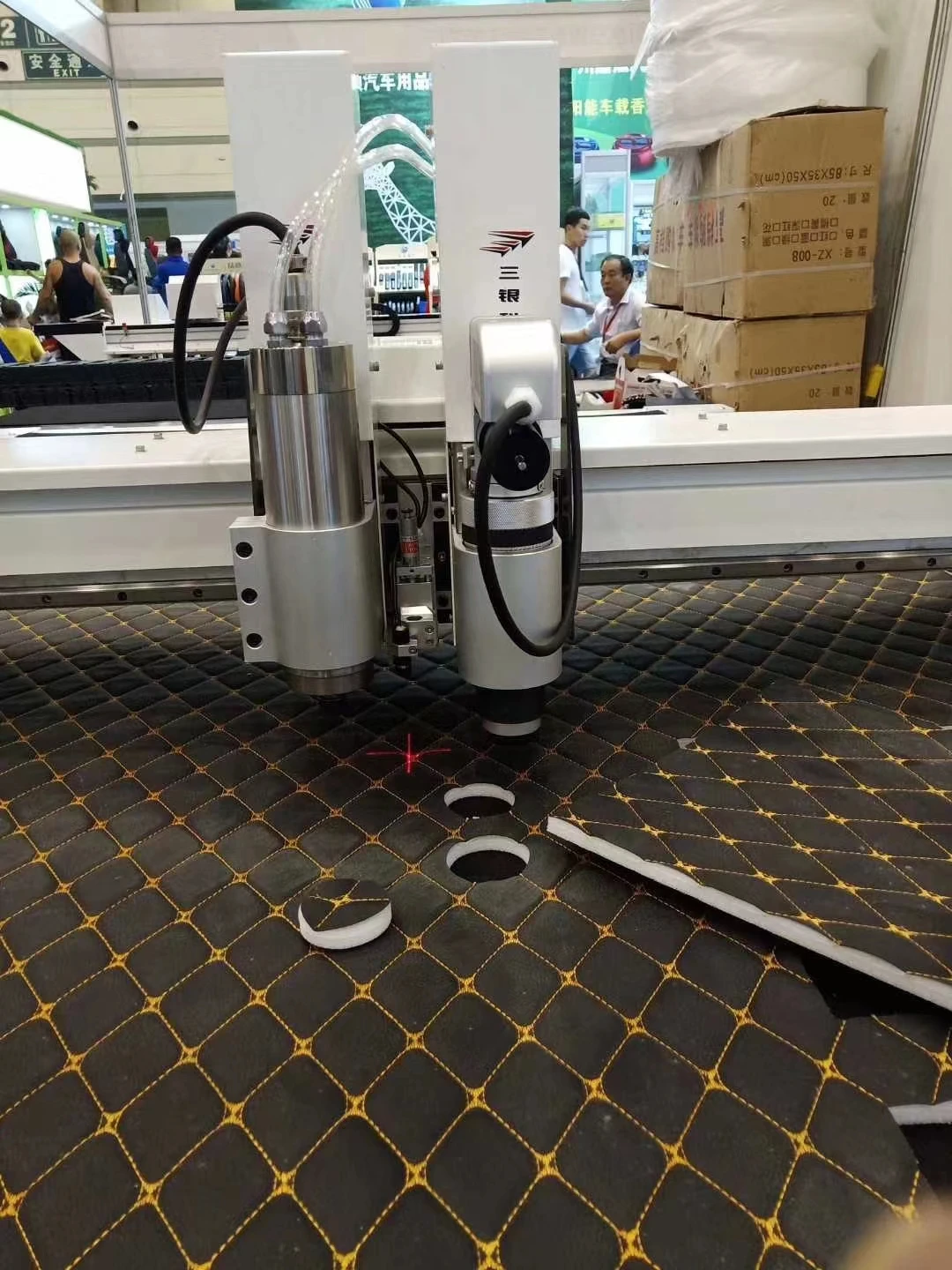 Factory Customized High Cutting Precision Automatic Fabric Cutting Machine