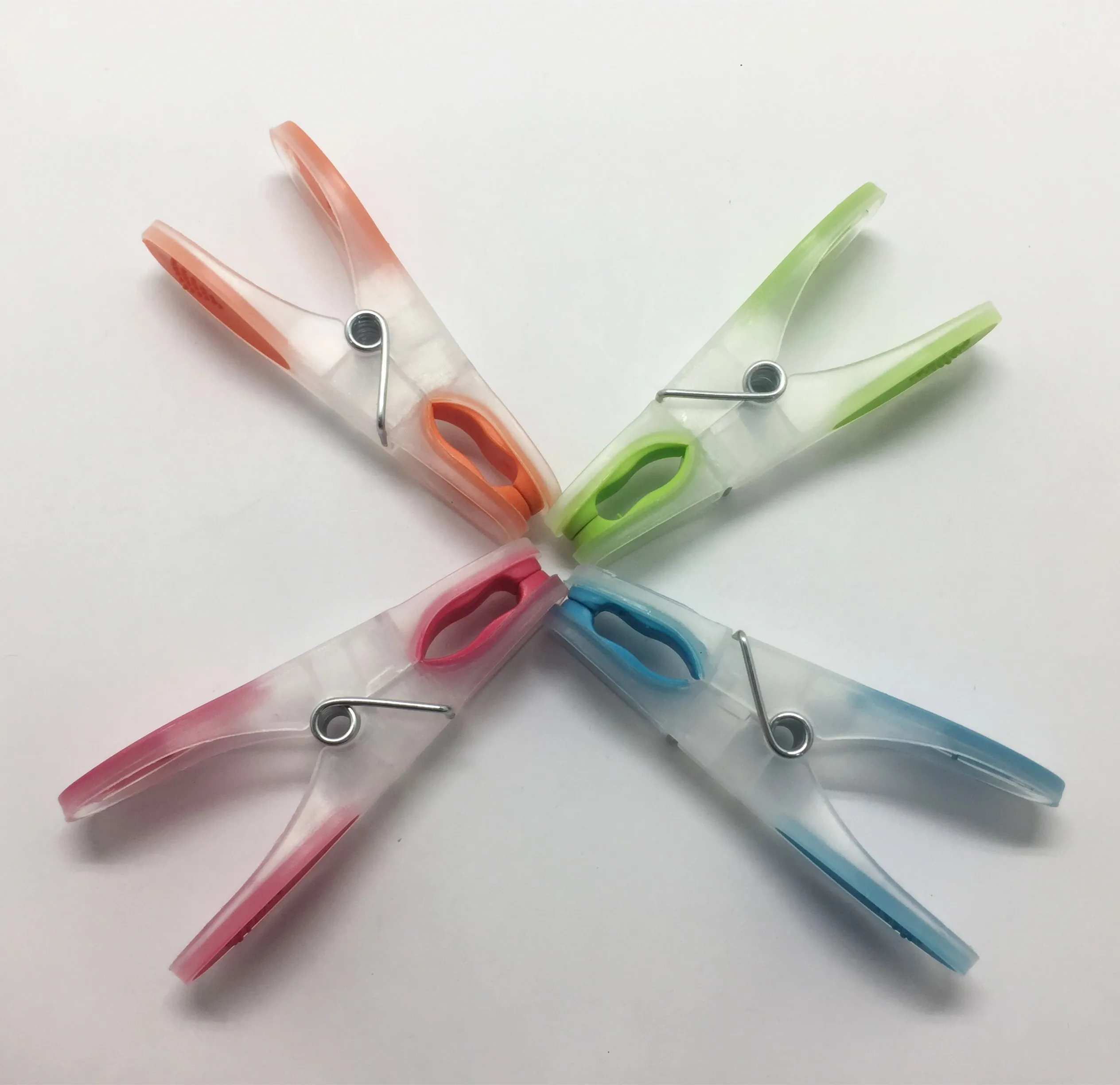 Wholesale Plastic Clothespins Hanging Clothes Pegs