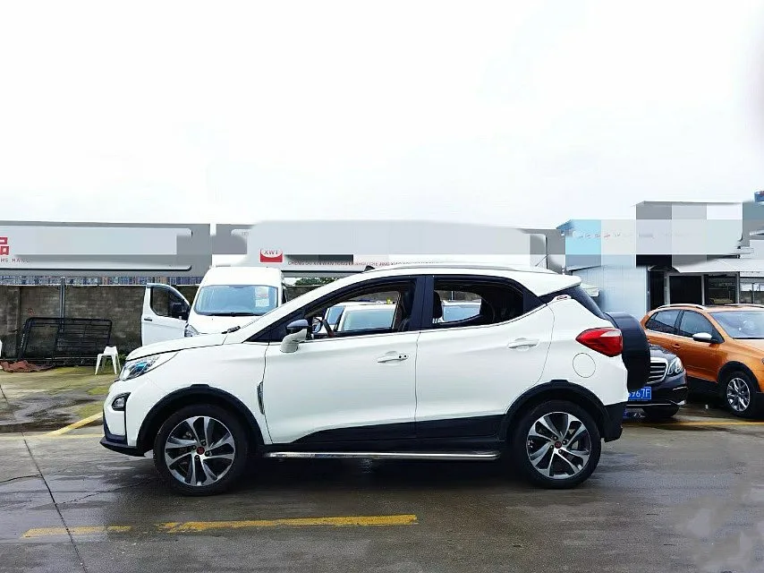 Секундная стрелка подержанных автомобилей BYD Юань 2016 1.5L класса люкс 5 мест для продажи