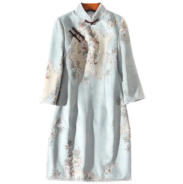 
Peach Blossom Embroidered Lace Cheongsam With Jacquard Design 