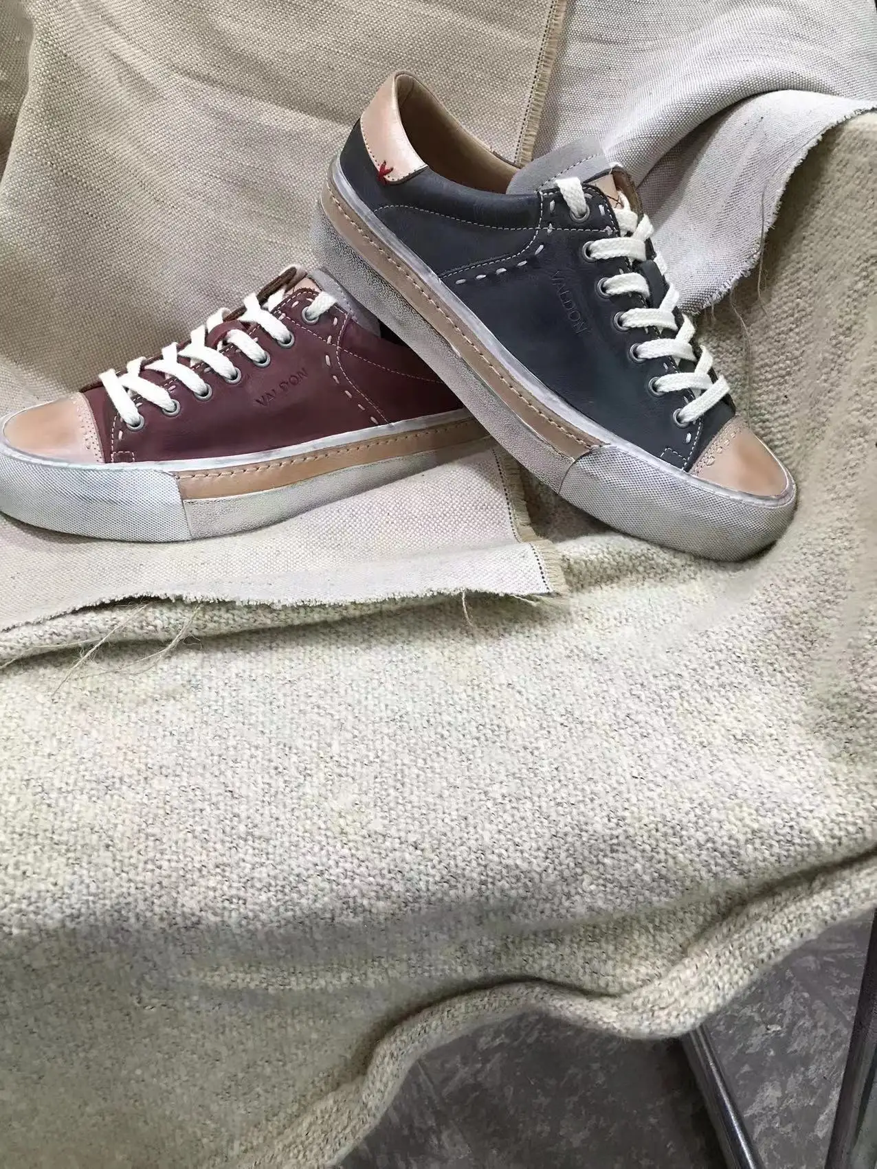 Wide&Extra Wide Toe Box factory brand customized style color size fit in cheap price breathable leather fashion trend