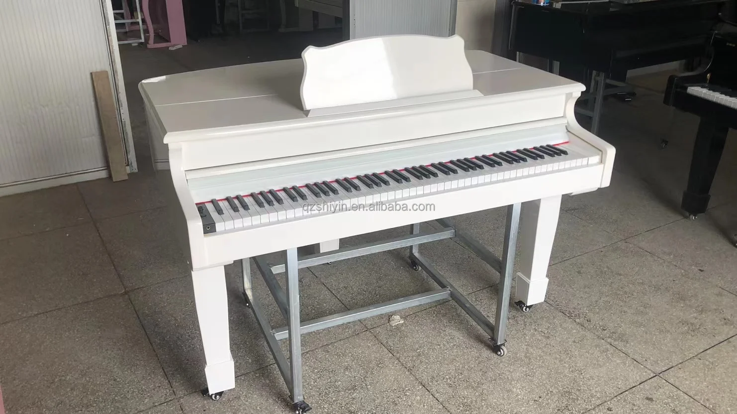 Length 90 cm best sense a very European loudspeaker Grand piano