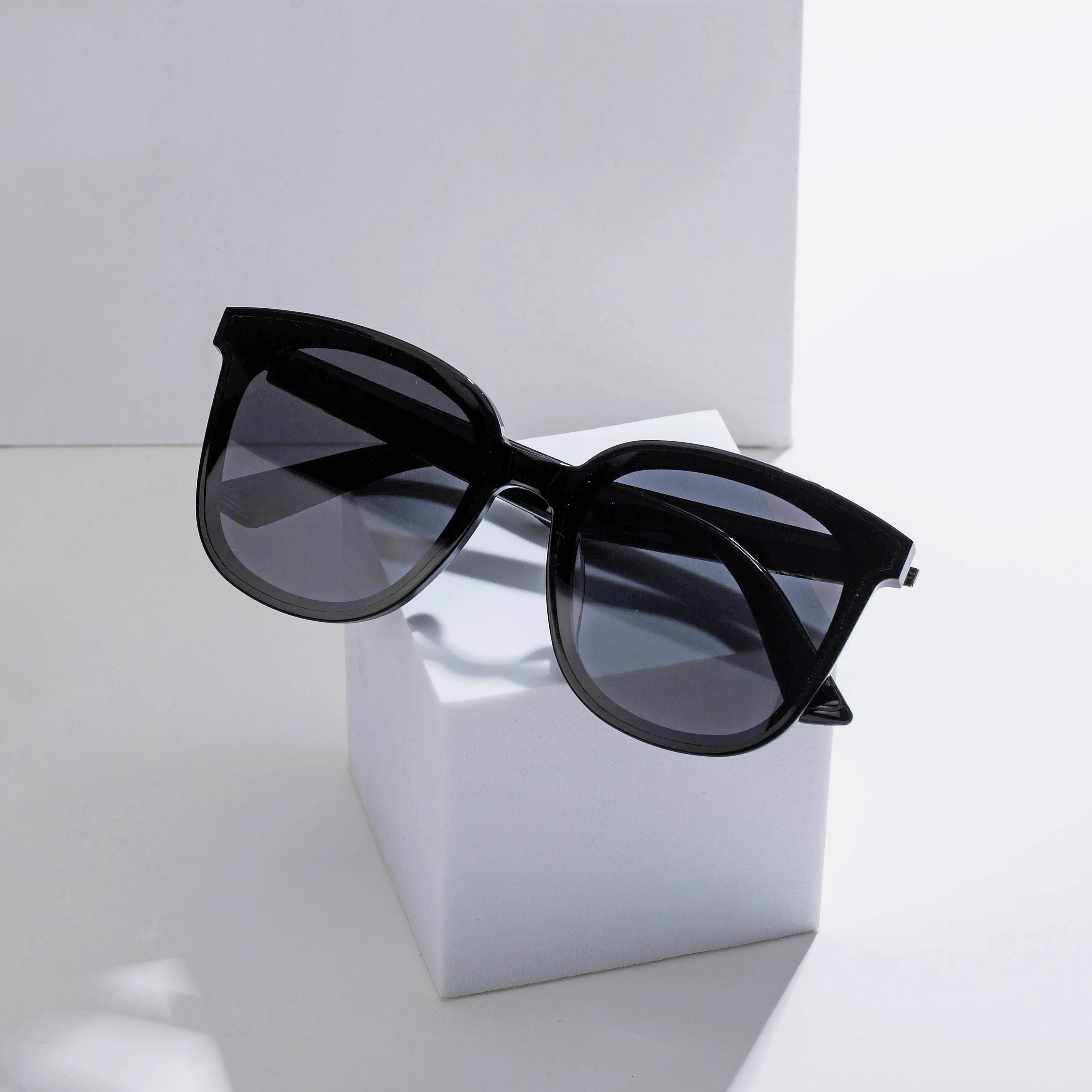 Waterproof Smart Audio Glasses Wireless Bluetooth Sunglasses Polarized Lenses Open Ear Music and Hands-Free Calling