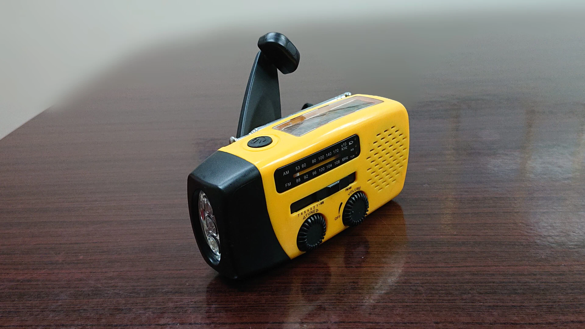 Flashlight Hand Rolling Generator 3 Led Flash Light  Emergency Radio