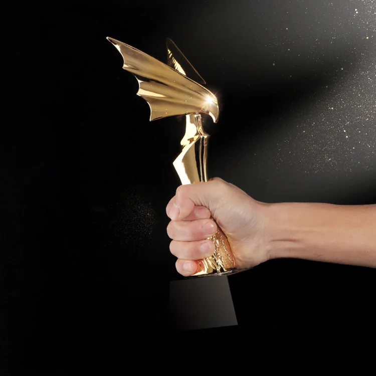 Shining 2022 New Golden Eagle crystal trophy customized Eagle Metal excellent employees annual meeting creative prize