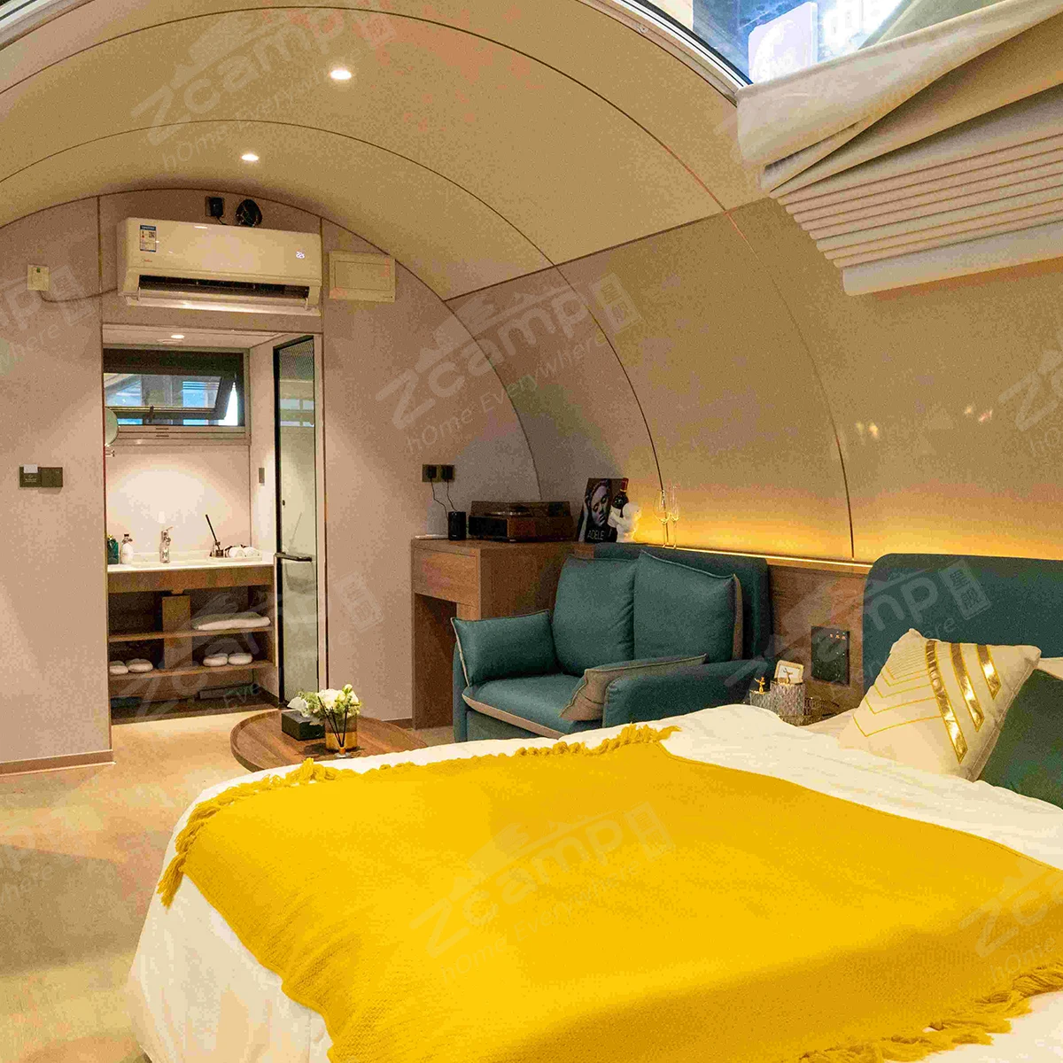 Zcamp Extendable High End Life Living Mobile Container Hotel Prefabricated Futuristic Capsule House Touring Car Prefab House