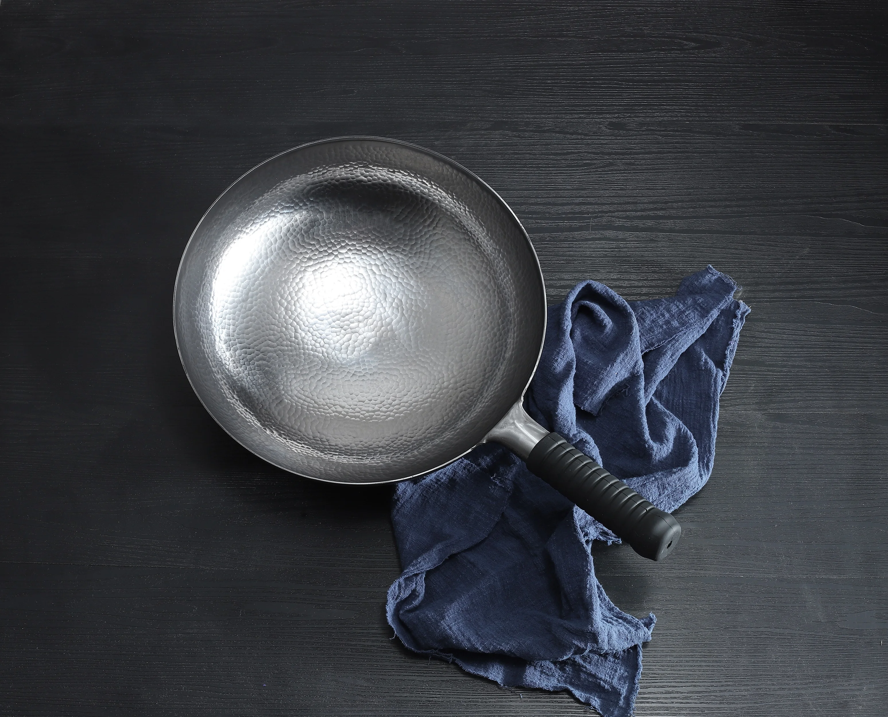 Master Star Casting Chinese Traditional Handmade Carbon Steel Forging Wok Pre Seasoned Wrought Iron Cauldron Non-stick Gas Pot