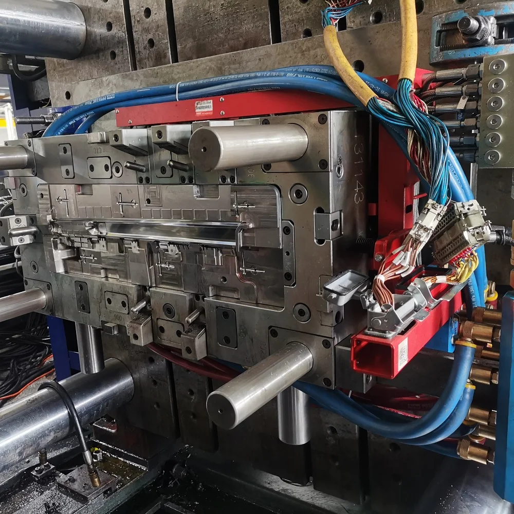 Cheap Mould Company Custom Pp+edmp Material High Precision Automotive Molds Auto Parts Molds Mould Maker