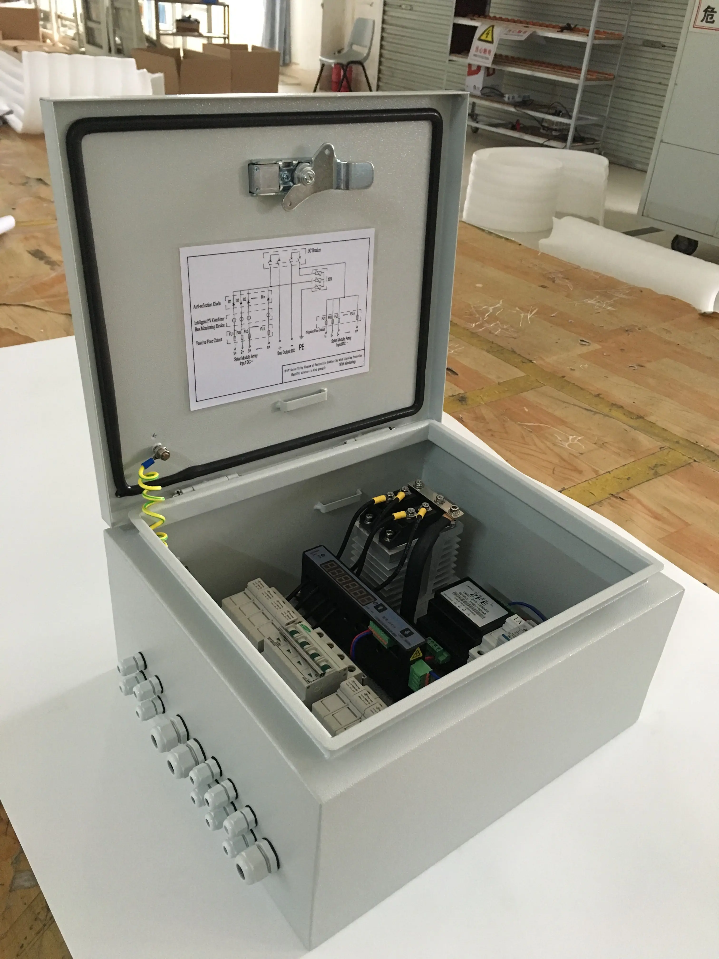 PV Array Combiner Box For Off/On Grid Solar Power System4-24strings