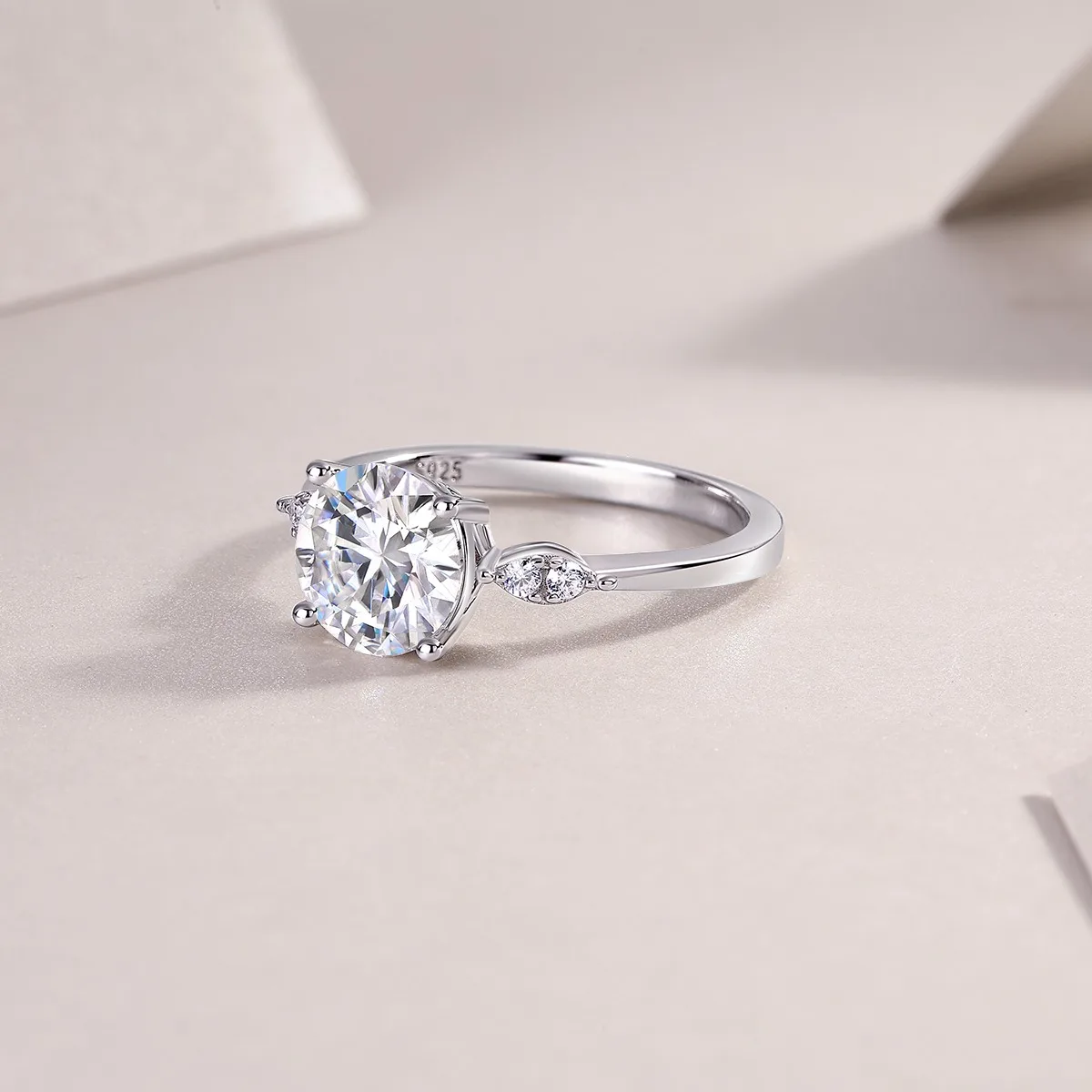 Zanlong 13747 3 Stones Fashion wholesale Jewelry Inspired Design Bling Jewelry Ring Latest Diamond Women Engagement Wedding Ring