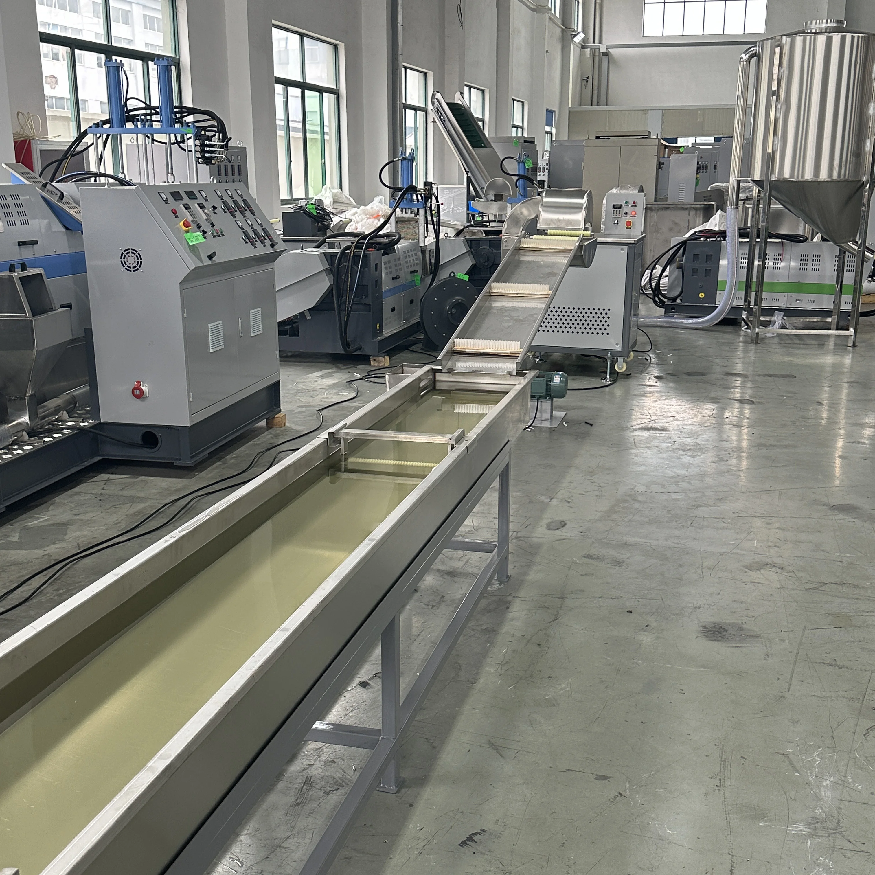 Grinding PP PE hard plastic recycling pelletizing line waste plastic scraps granualting machine plastic pelletiizier