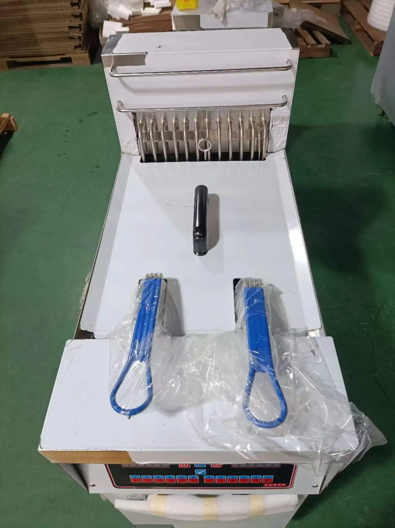 Vertical commercial 1-tank computer digital deep fryer with 2 baskets