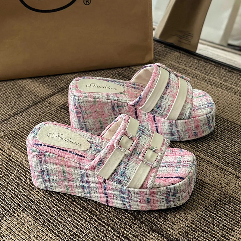 2023 Summer New Wide Face Buckle Strap Slippers Colored Casual Matsutake Sole Cool Slippers Thick Sole Double Row Slippers