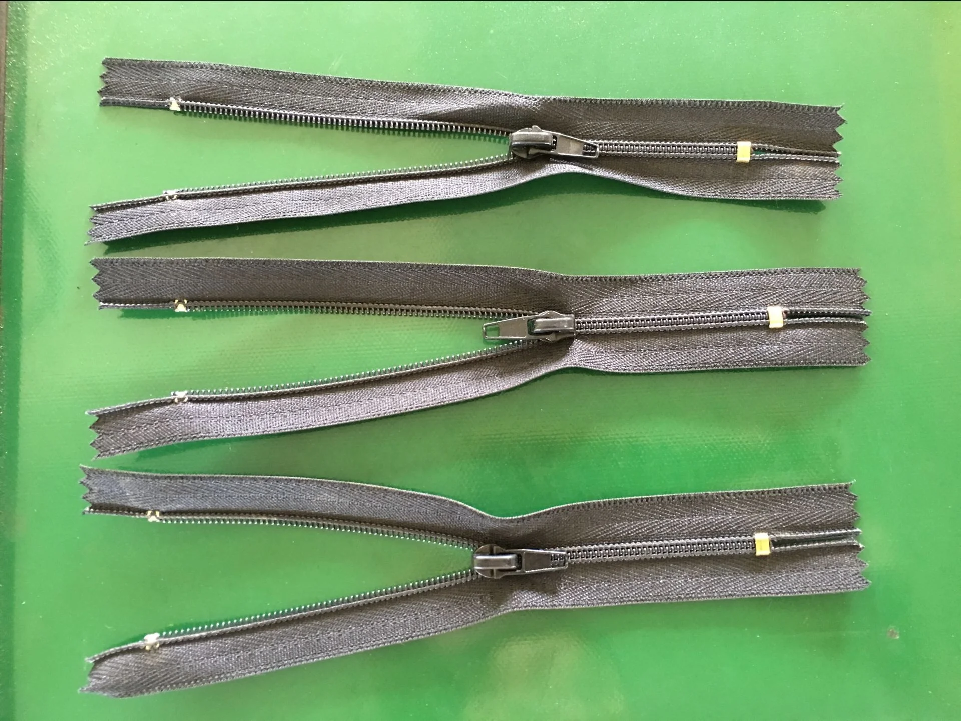 Automatic Nylon Zipper Cutting Machine