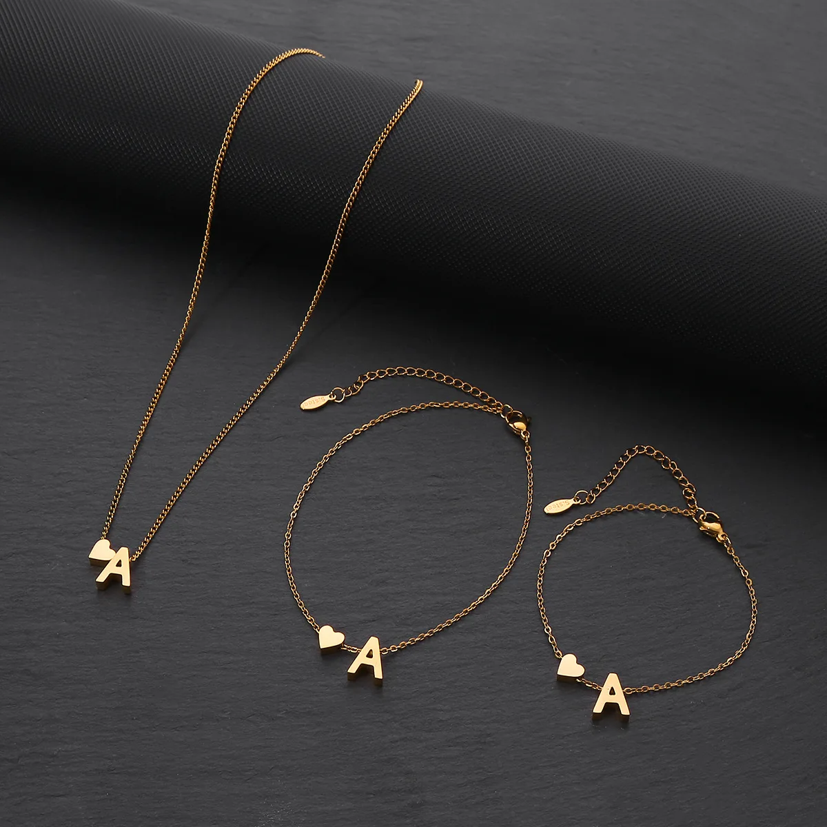 Wholesale Waterproof Non Tranish Small Heart 26 Letters Initial Necklace 18k Gold Plated Stainless Steel Jewelry Necklace