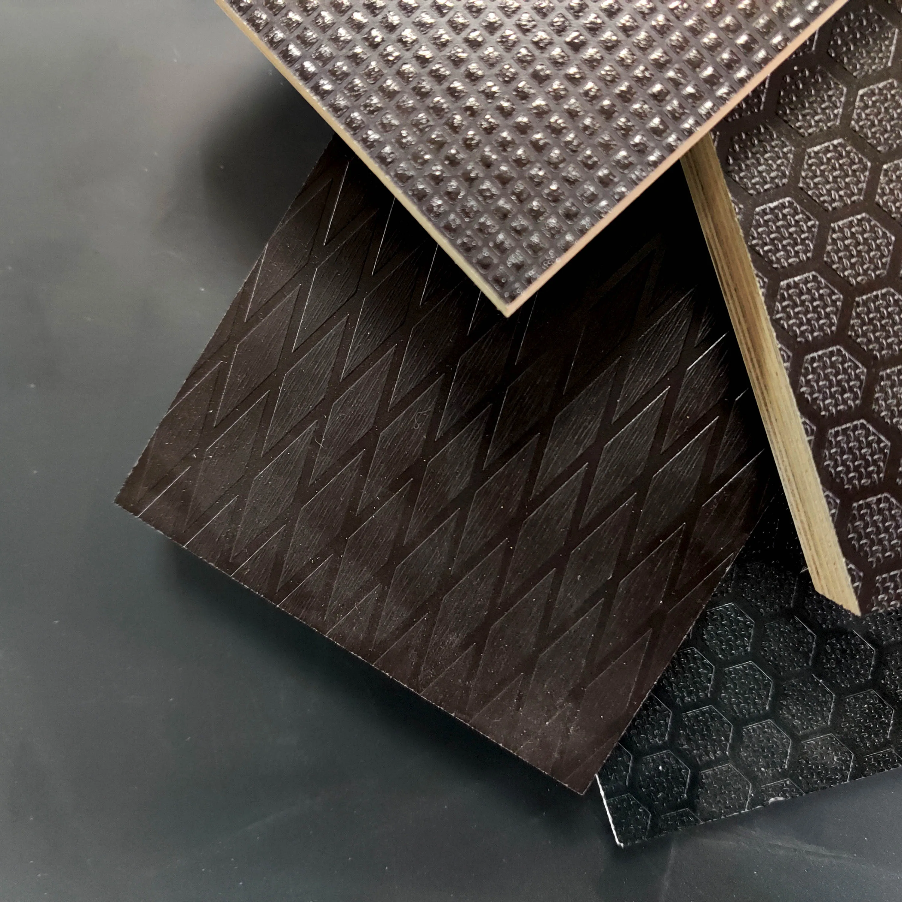 Phenolic anti-slip waterproof film faced plywood 18mm black brown film faced plywood