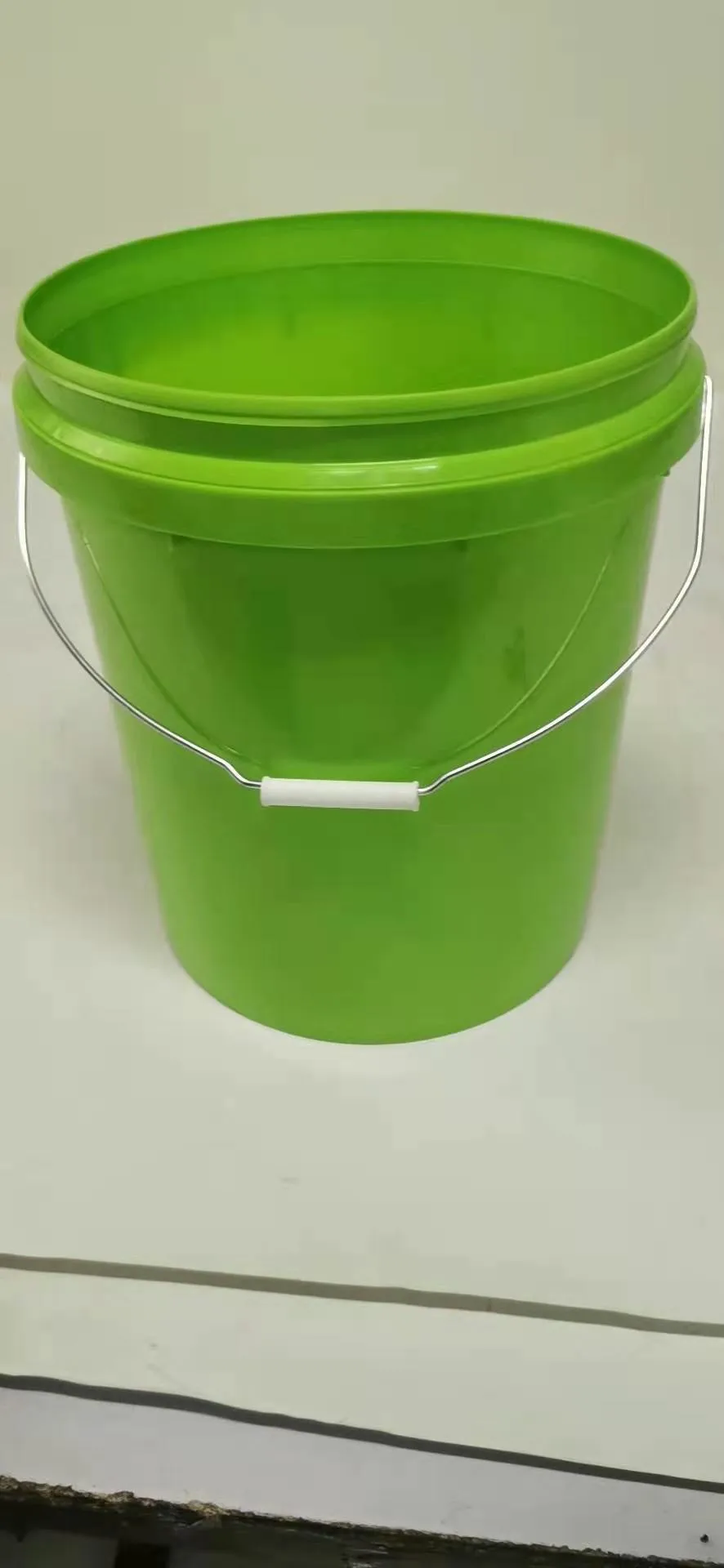 Wholesale 10L 15L 18L 20L plastic bucket PP plastic paint bucket with lid and handle