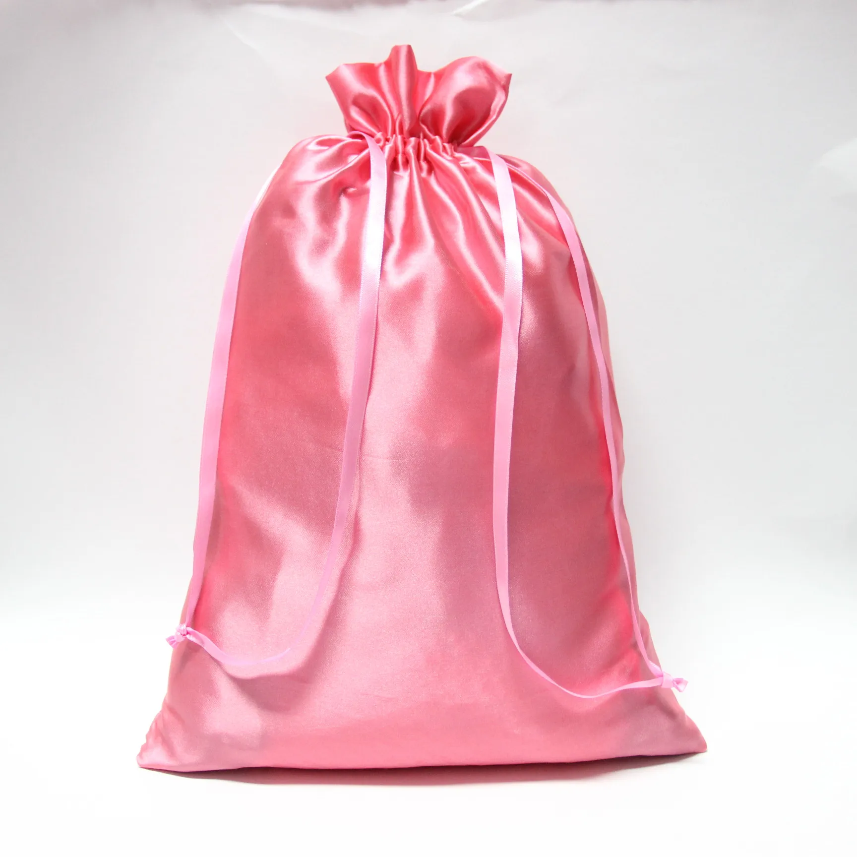 The manufacturer professionally customizes all kinds of satin wig packaging bags, satin cloth bags, wholesale satin silk bunched