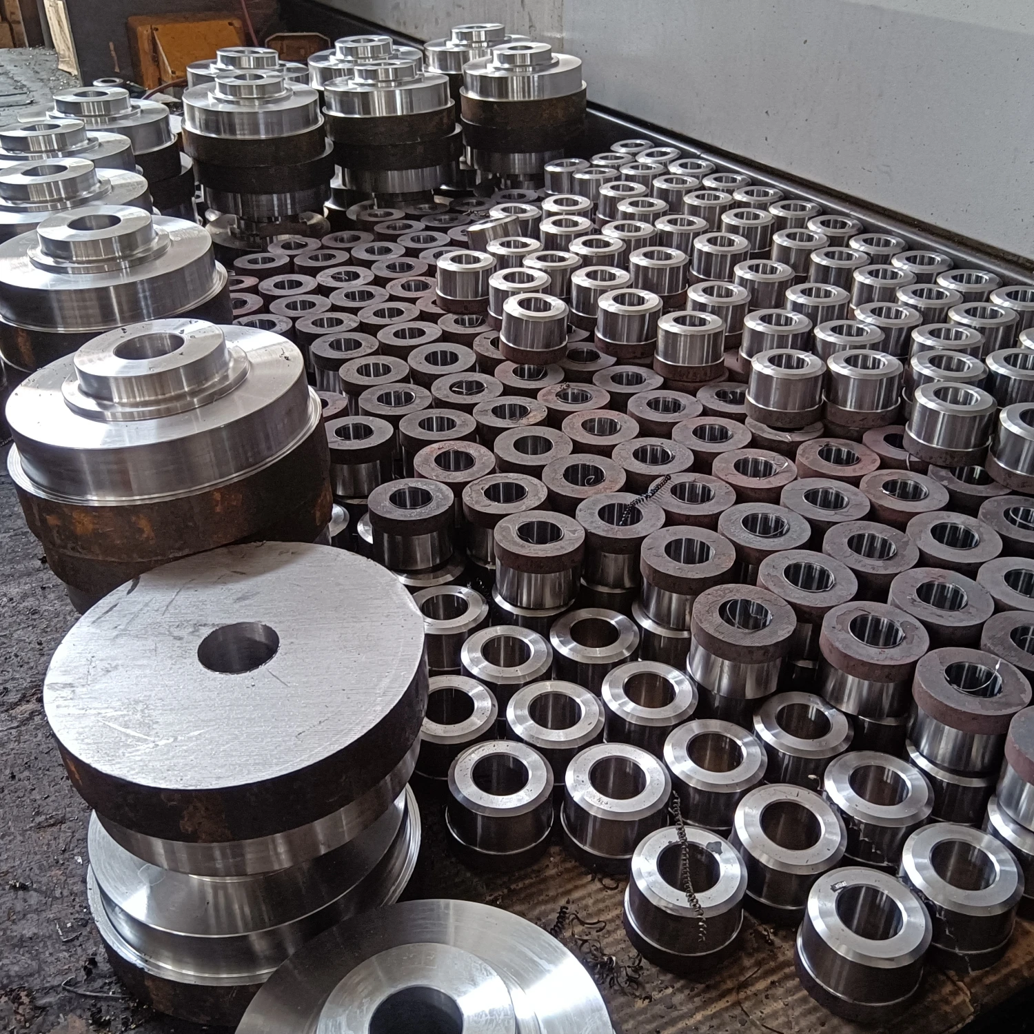 alloy hot forged steel round bar alloy forged pump 17 for   passenger valve-forging alloy forged rims